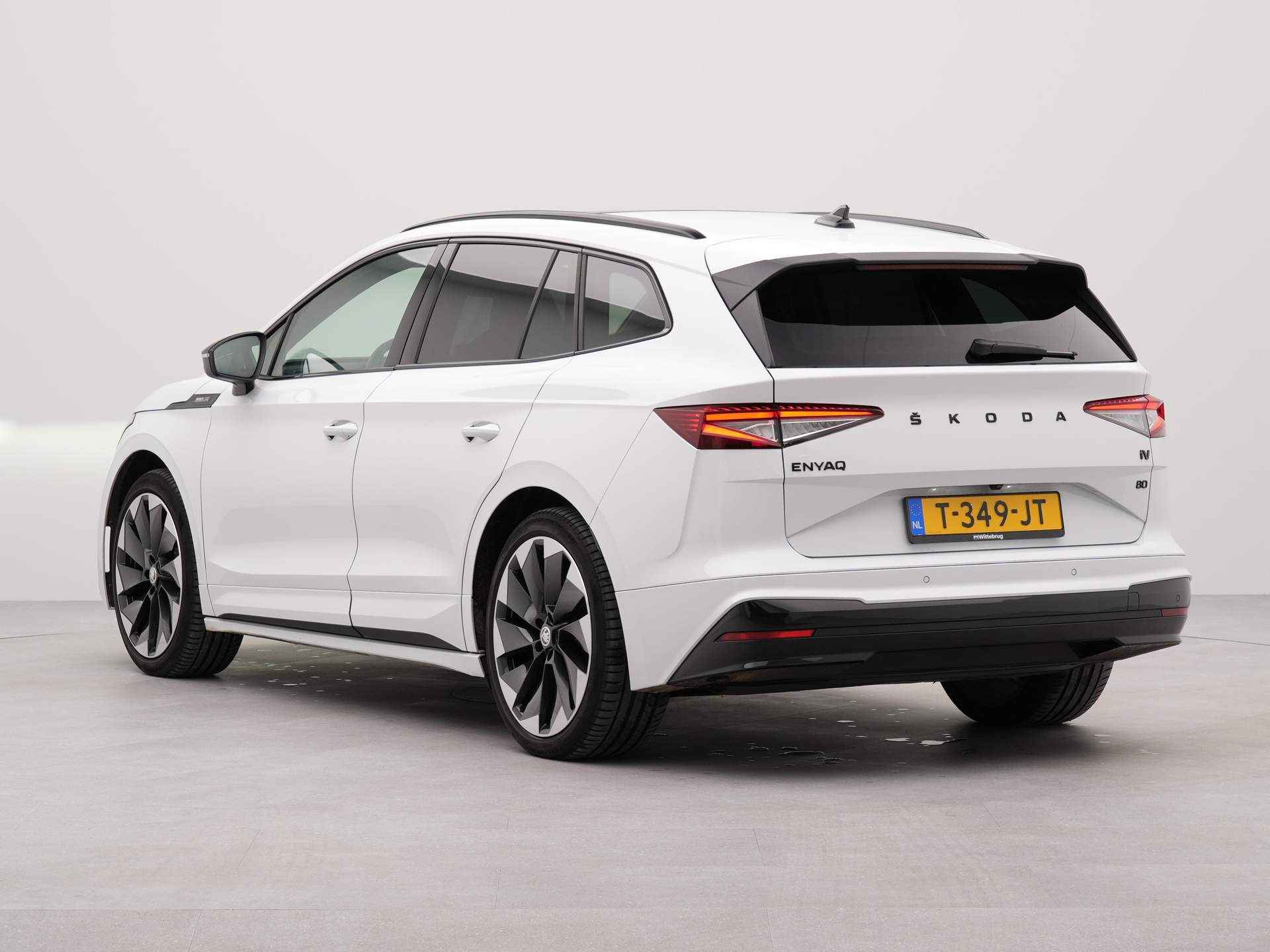 Škoda Enyaq iV 80 Sportline 150kW / 204pk automaat | Navigatie by App | Panoramisch schuif en kanteldak | LM velgen 21"| Zwenkbare trekhaak | Climatcontrol | Achteruitrijcamera | - 3/40