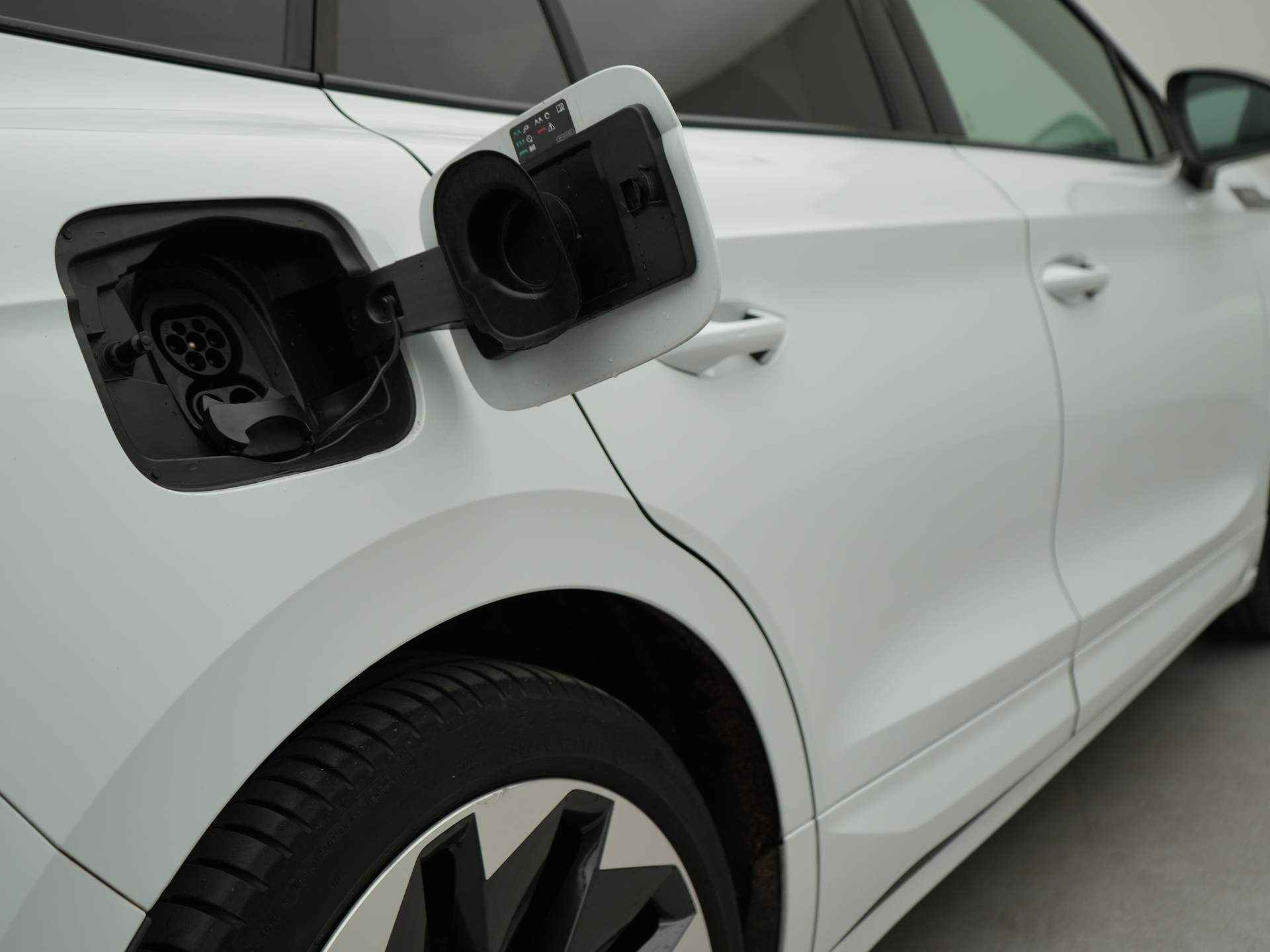 Škoda Enyaq iV 80 Sportline 150kW / 204pk automaat | Navigatie by App | Panoramisch schuif en kanteldak | LM velgen 21"| Zwenkbare trekhaak | Climatcontrol | Achteruitrijcamera | - 26/40