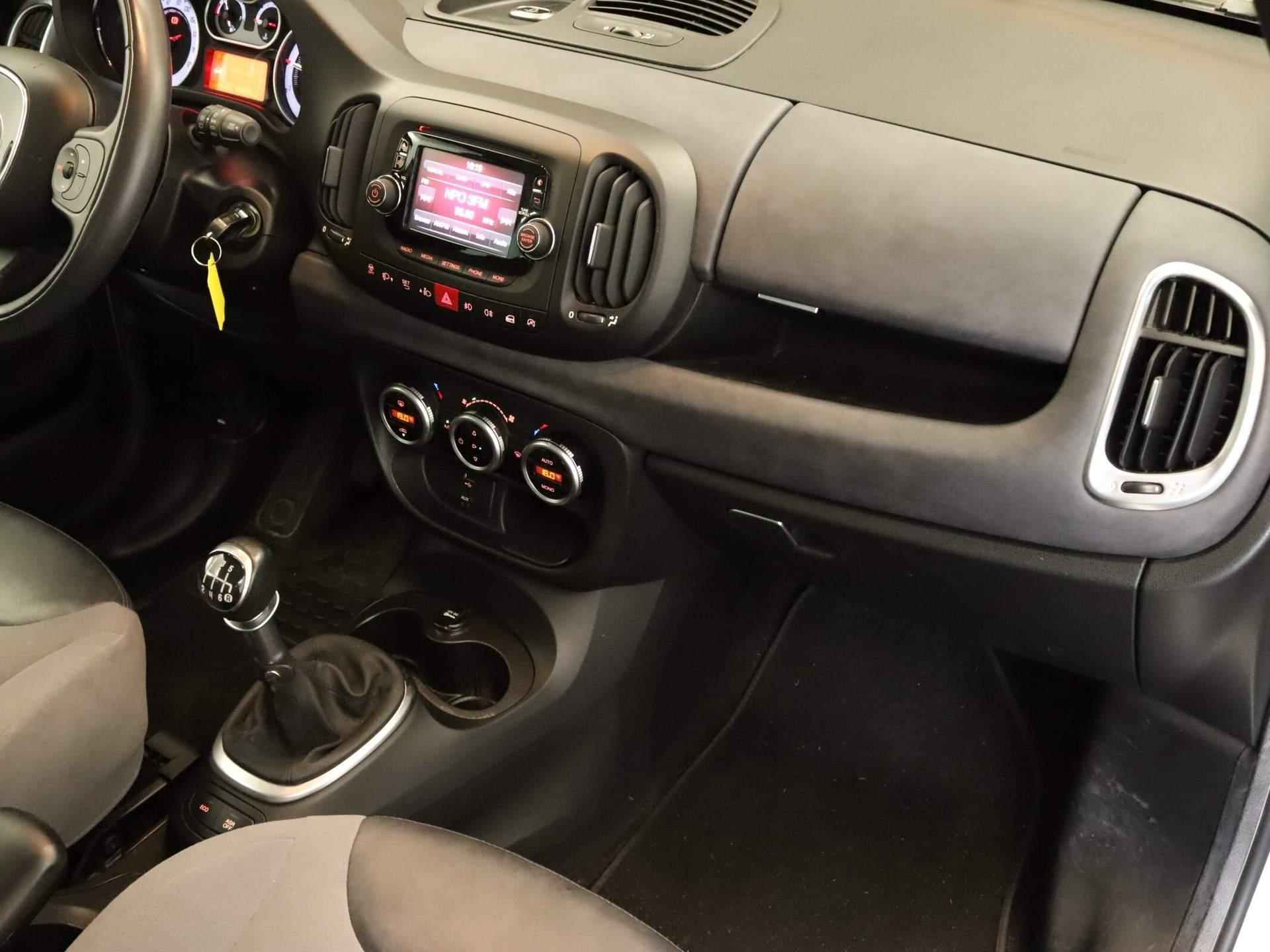 Fiat 500 L Living 0.9 TwinAir Lounge 7p. - ORIGINEEL NEDERLANDSE AUTO - ACHTERUITRIJCAMERA - PDC ACHTER - CLIMATE CONTROL - CRUISE CONTROL - PORTABLE NAVIGATIESYSTEEM - 21/35