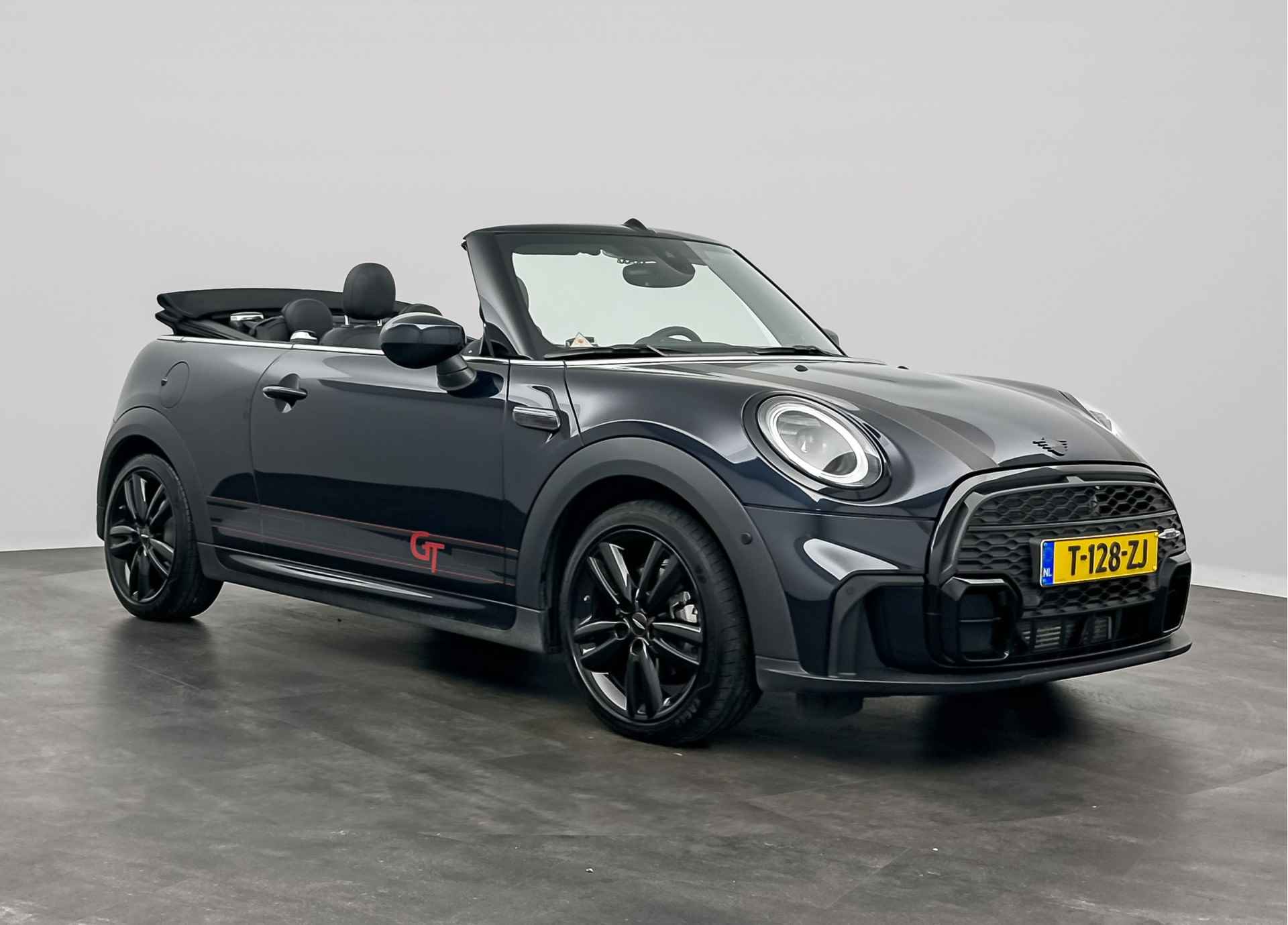 MINI Cabrio 1.5 Cooper Rockingham GT Edition | Adaptief onderstel | Stuurwielrand verwarmd | Buitenspiegels elektrisch inklapbaar | Comfort Access | 	John Cooper works Aerodynamic Kit | Achteruitrijcamera | Sportstoelen voor | Elektrisc - 3/24