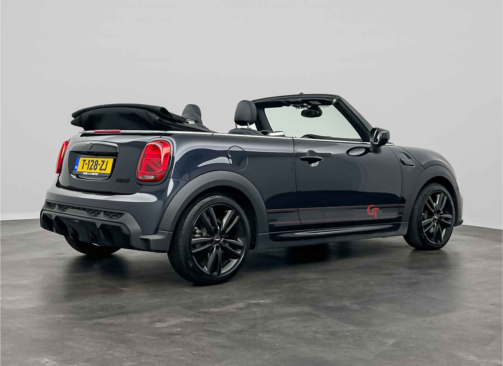 MINI Cabrio 1.5 Cooper Rockingham GT Edition | Adaptief onderstel | Stuurwielrand verwarmd | Buitenspiegels elektrisch inklapbaar | Comfort Access | 	John Cooper works Aerodynamic Kit | Achteruitrijcamera | Sportstoelen voor | Elektrisc - 5/24