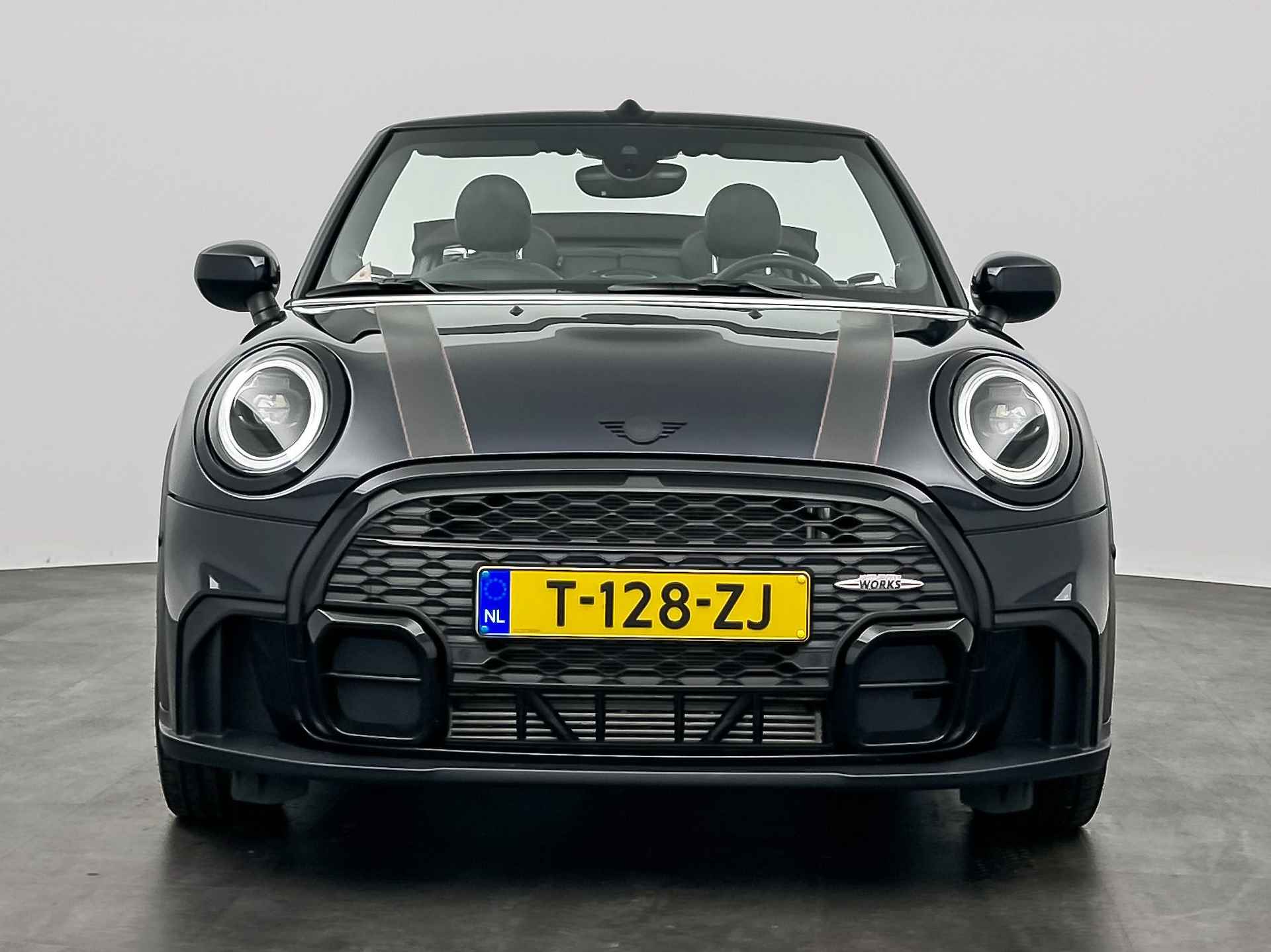 MINI Cabrio 1.5 Cooper Rockingham GT Edition | Adaptief onderstel | Stuurwielrand verwarmd | Buitenspiegels elektrisch inklapbaar | Comfort Access | 	John Cooper works Aerodynamic Kit | Achteruitrijcamera | Sportstoelen voor | Elektrisc - 6/24