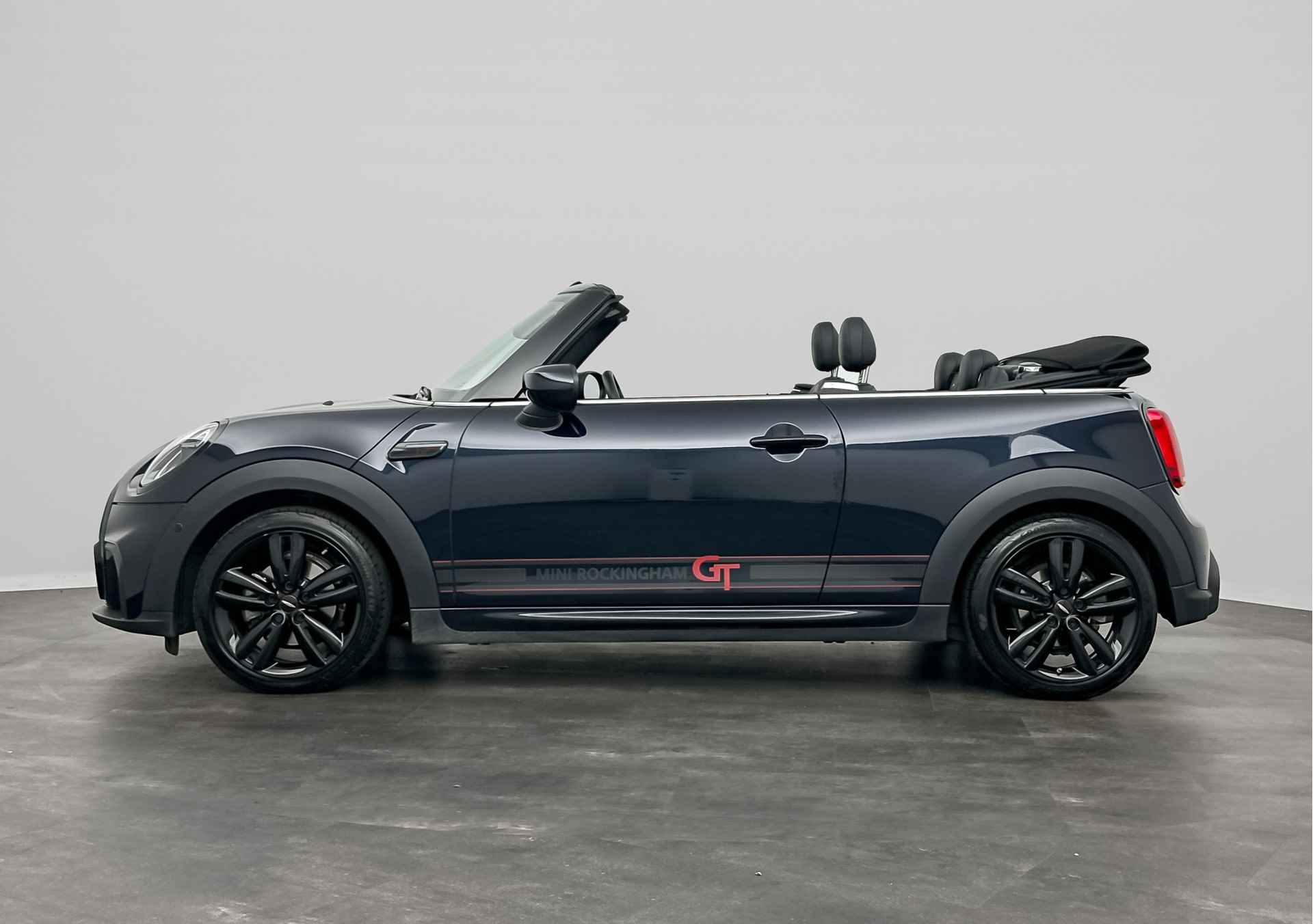 MINI Cabrio 1.5 Cooper Rockingham GT Edition | Adaptief onderstel | Stuurwielrand verwarmd | Buitenspiegels elektrisch inklapbaar | Comfort Access | 	John Cooper works Aerodynamic Kit | Achteruitrijcamera | Sportstoelen voor | Elektrisc - 8/24