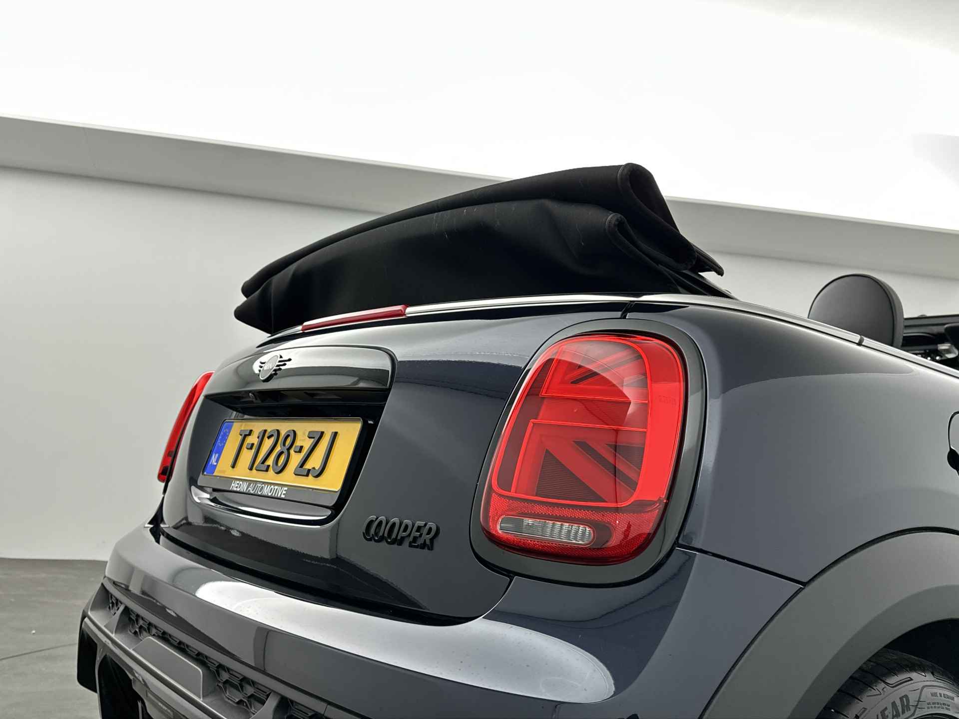 MINI Cabrio 1.5 Cooper Rockingham GT Edition | Adaptief onderstel | Stuurwielrand verwarmd | Buitenspiegels elektrisch inklapbaar | Comfort Access | 	John Cooper works Aerodynamic Kit | Achteruitrijcamera | Sportstoelen voor | Elektrisc - 13/24