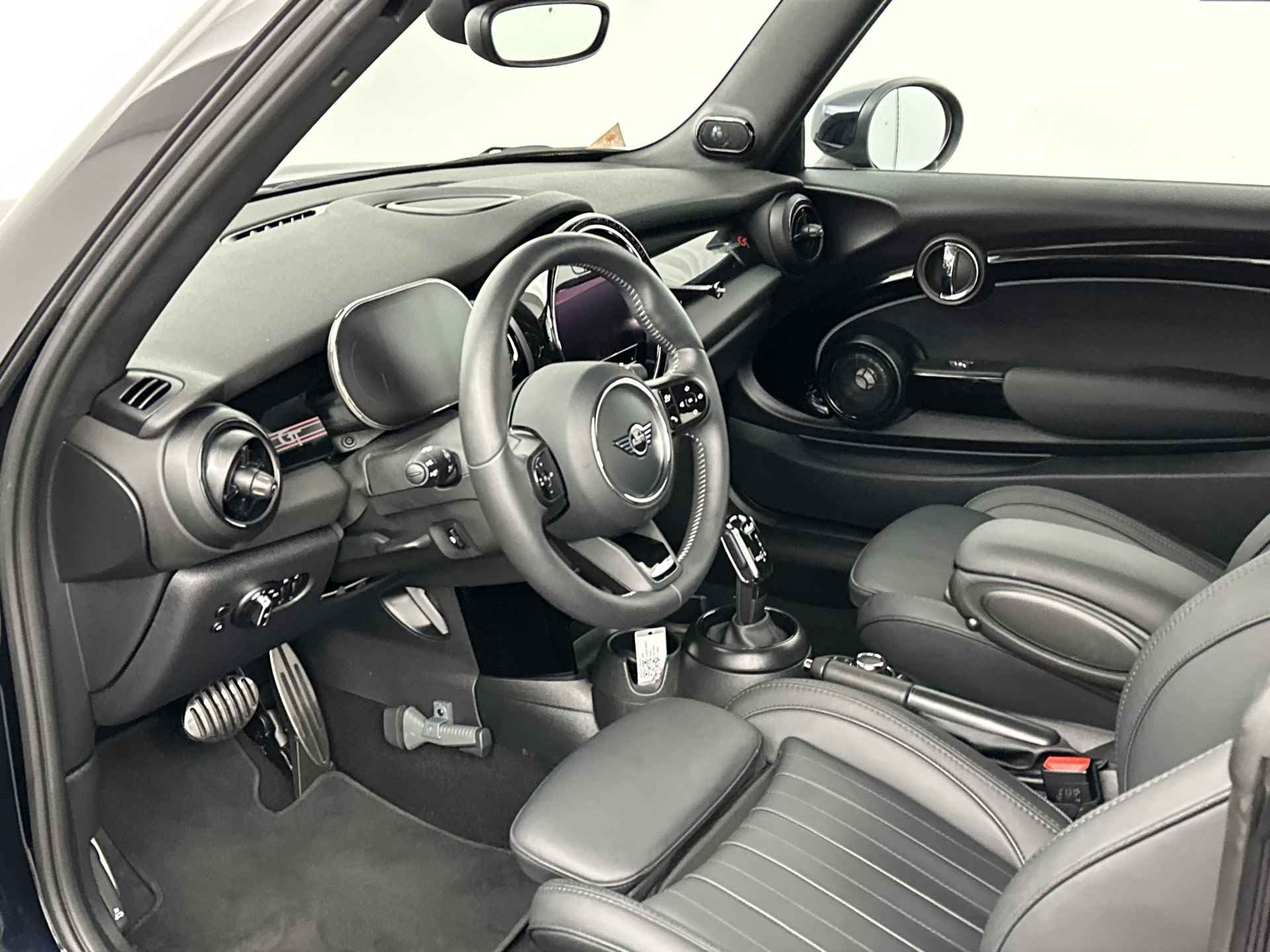 MINI Cabrio 1.5 Cooper Rockingham GT Edition | Adaptief onderstel | Stuurwielrand verwarmd | Buitenspiegels elektrisch inklapbaar | Comfort Access | 	John Cooper works Aerodynamic Kit | Achteruitrijcamera | Sportstoelen voor | Elektrisc - 24/24