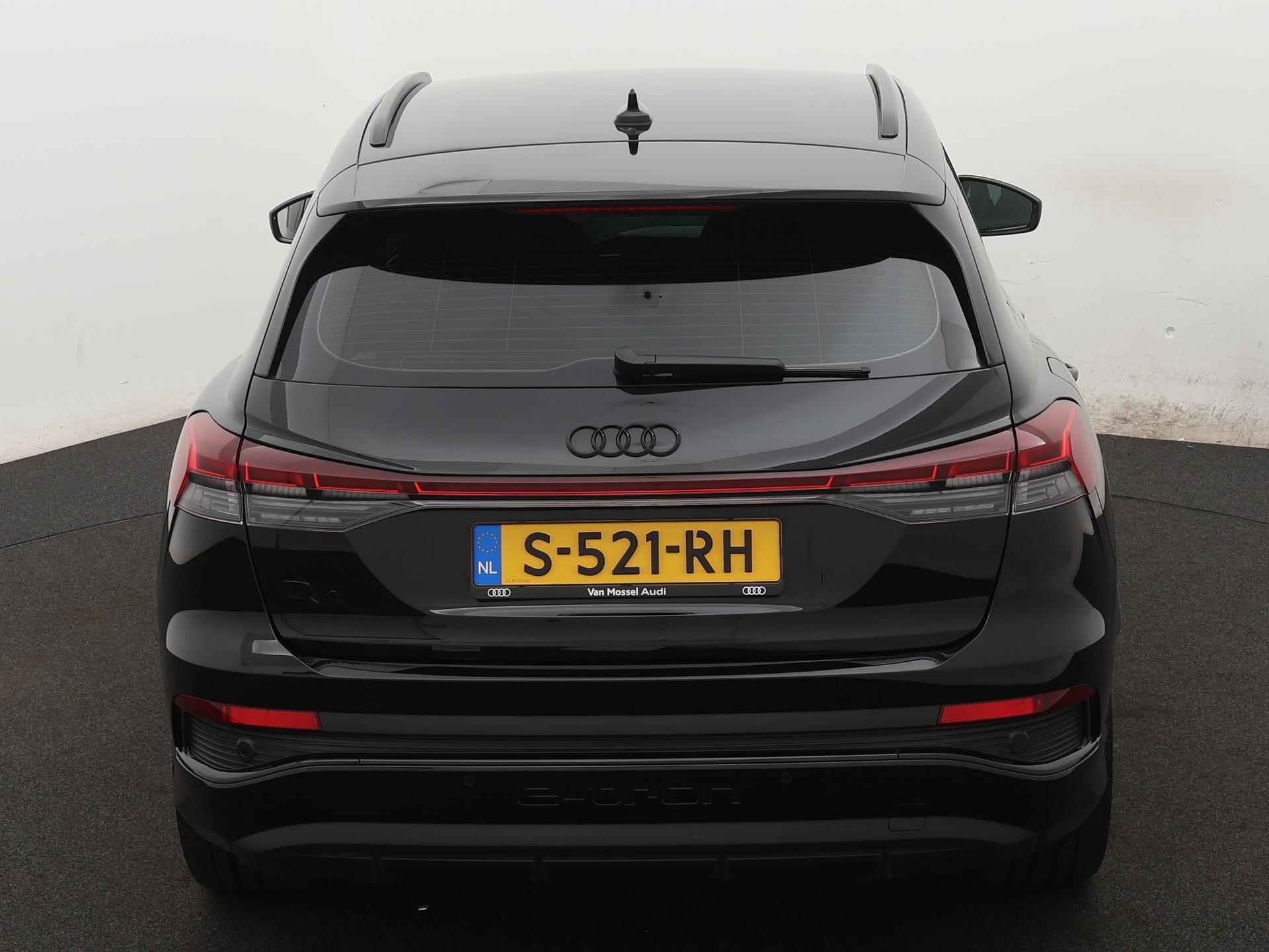 Audi Q4 e-tron 40 S edition 77 kWh 204 PK | Virtual cockpit | Navigatie | LED matrix | Camera | Parkeersensoren | Getint glas | Stoelverwarming | Lichtmetalen velgen | Cruise control | Elektrische kofferklep | Fabrieksgarantie | - 8/32