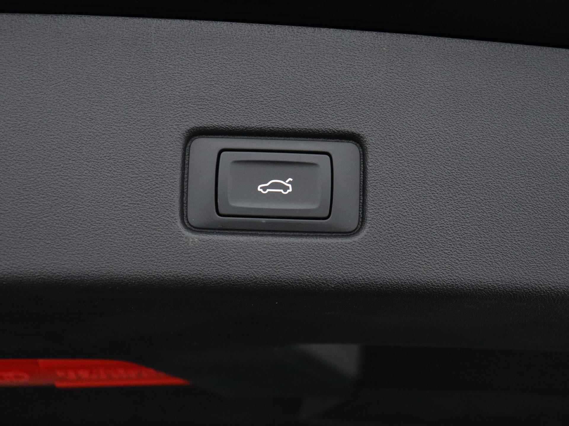 Audi Q4 e-tron 40 S edition 77 kWh 204 PK | Virtual cockpit | Navigatie | LED matrix | Camera | Parkeersensoren | Getint glas | Stoelverwarming | Lichtmetalen velgen | Cruise control | Elektrische kofferklep | Fabrieksgarantie | - 17/32