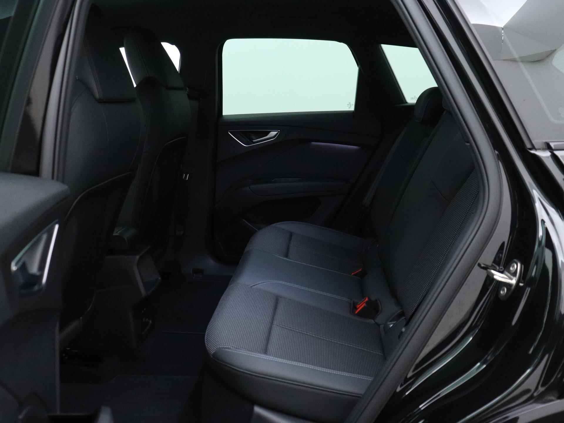 Audi Q4 e-tron 40 S edition 77 kWh 204 PK | Virtual cockpit | Navigatie | LED matrix | Camera | Parkeersensoren | Getint glas | Stoelverwarming | Lichtmetalen velgen | Cruise control | Elektrische kofferklep | Fabrieksgarantie | - 18/32