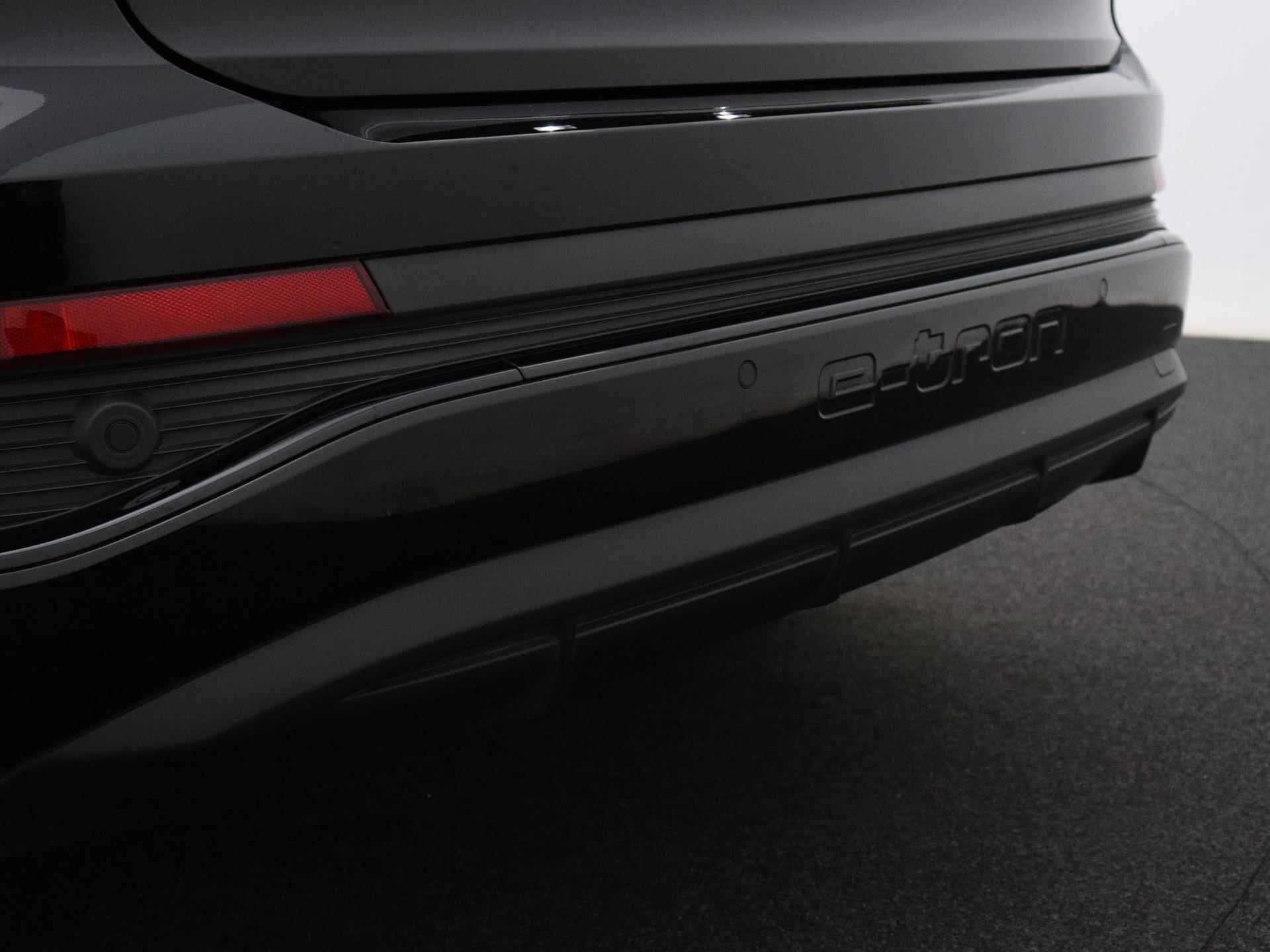 Audi Q4 e-tron 40 S edition 77 kWh 204 PK | Virtual cockpit | Navigatie | LED matrix | Camera | Parkeersensoren | Getint glas | Stoelverwarming | Lichtmetalen velgen | Cruise control | Elektrische kofferklep | Fabrieksgarantie | - 24/32