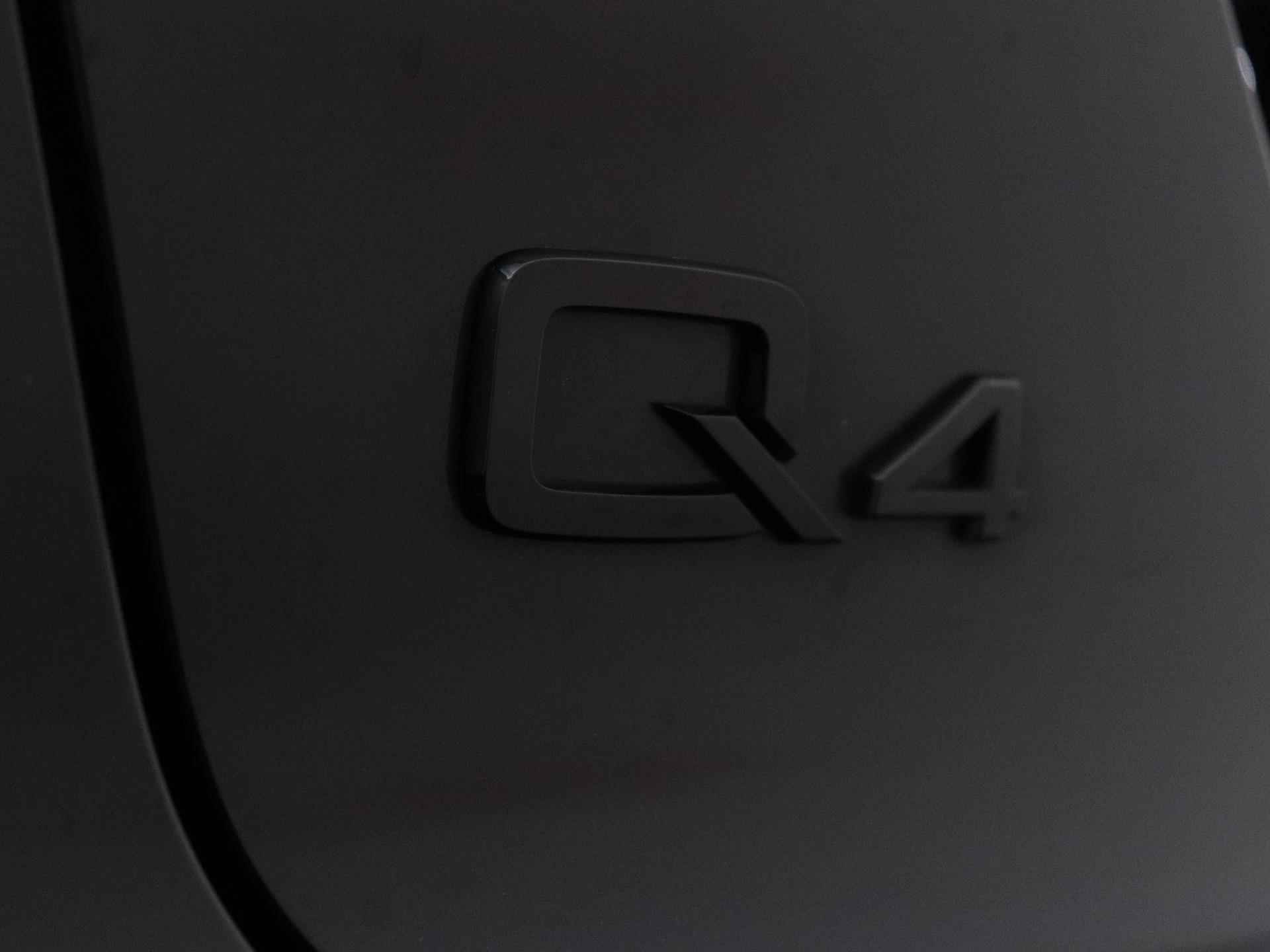 Audi Q4 e-tron 40 S edition 77 kWh 204 PK | Virtual cockpit | Navigatie | LED matrix | Camera | Parkeersensoren | Getint glas | Stoelverwarming | Lichtmetalen velgen | Cruise control | Elektrische kofferklep | Fabrieksgarantie | - 26/32