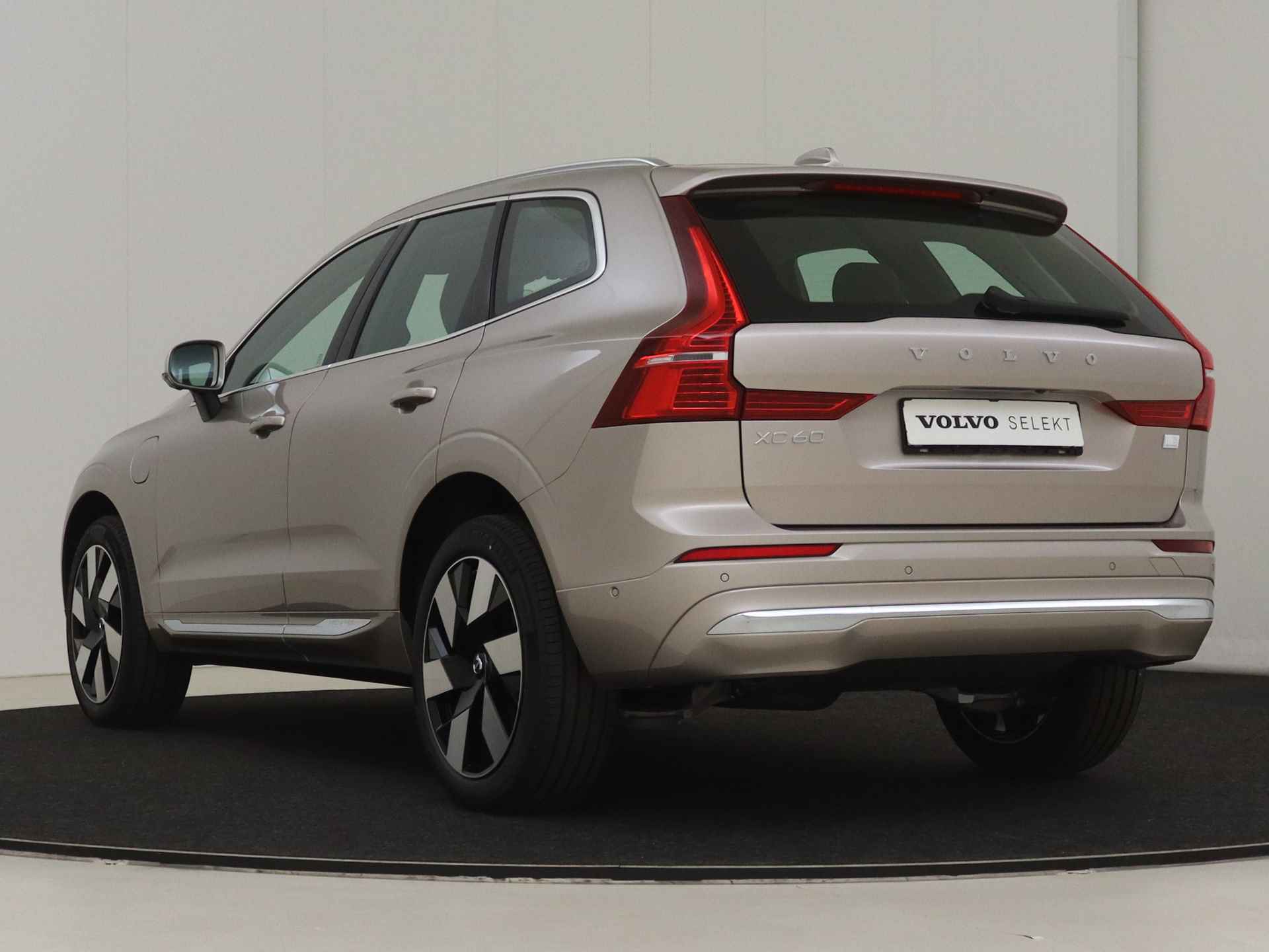 Volvo XC60 T6 AWD Ultimate Bright | Luchtvering | 360° Camera | Bowers & Wilkins | Massage | Ventilatie | Head-up Display | Panoramadak | T - 5/17