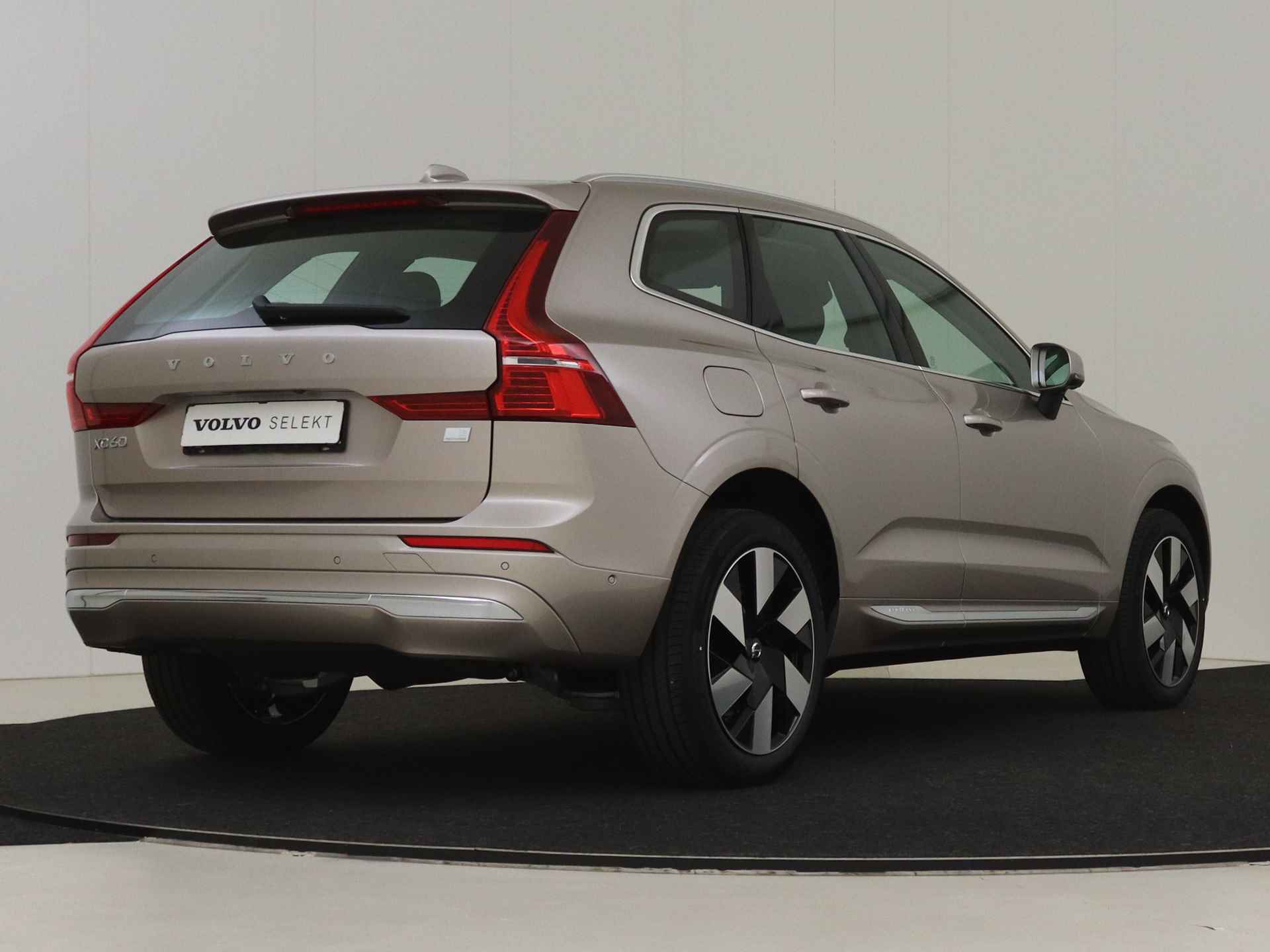 Volvo XC60 T6 AWD Ultimate Bright | Luchtvering | 360° Camera | Bowers & Wilkins | Massage | Ventilatie | Head-up Display | Panoramadak | T - 7/17