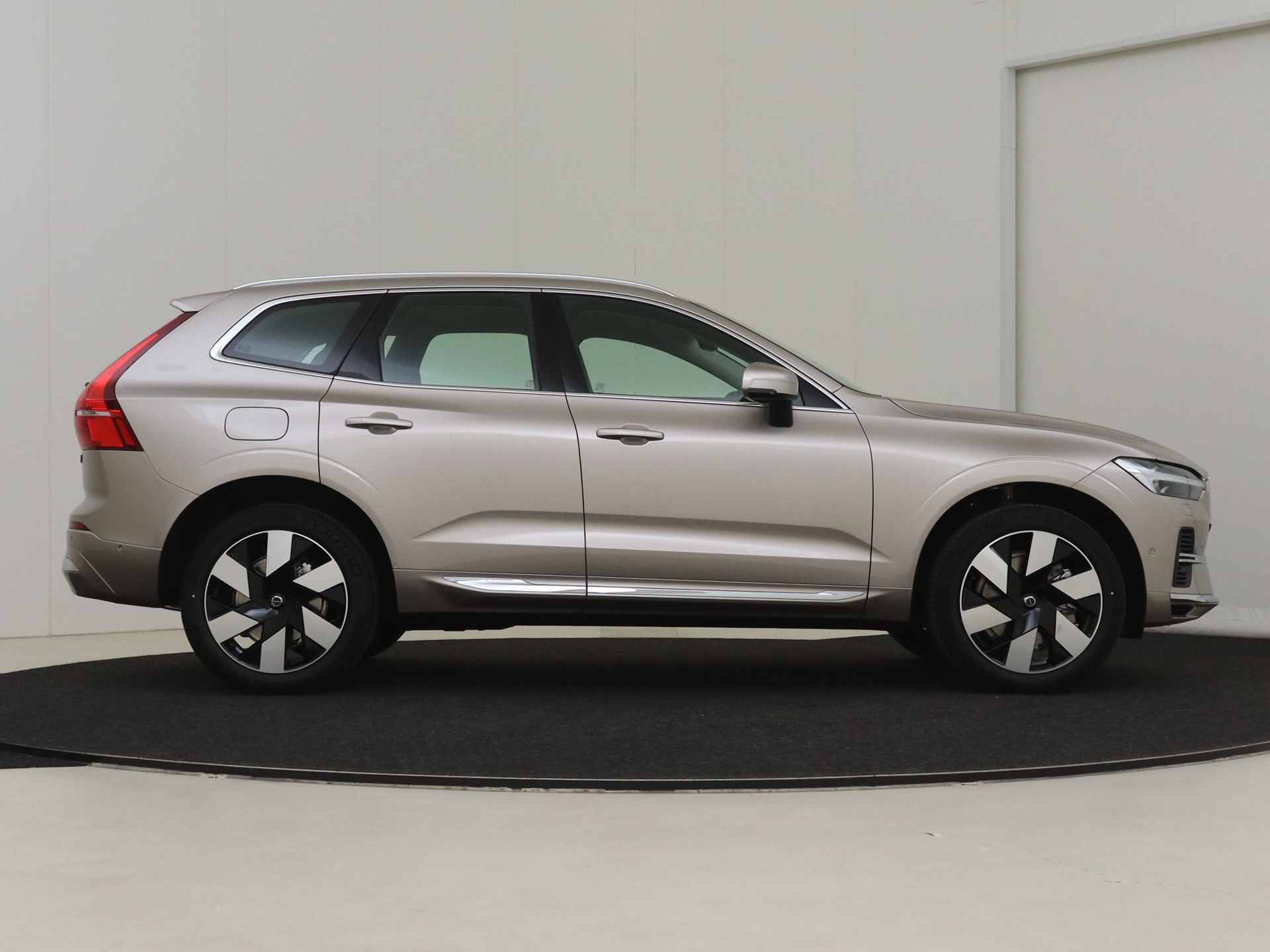 Volvo XC60 T6 AWD Ultimate Bright | Luchtvering | 360° Camera | Bowers & Wilkins | Massage | Ventilatie | Head-up Display | Panoramadak | T - 8/17