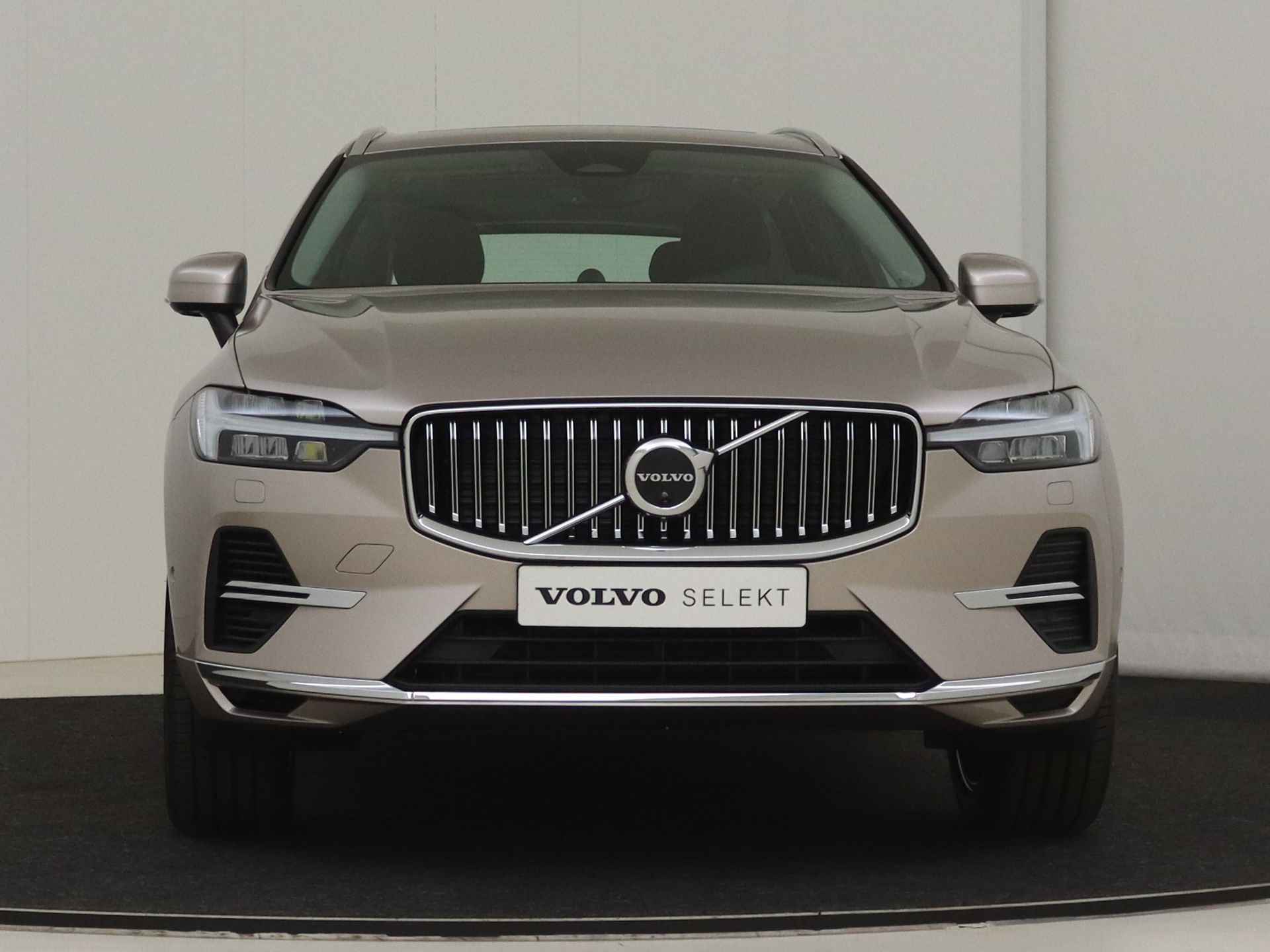 Volvo XC60 T6 AWD Ultimate Bright | Luchtvering | 360° Camera | Bowers & Wilkins | Massage | Ventilatie | Head-up Display | Panoramadak | T - 10/17