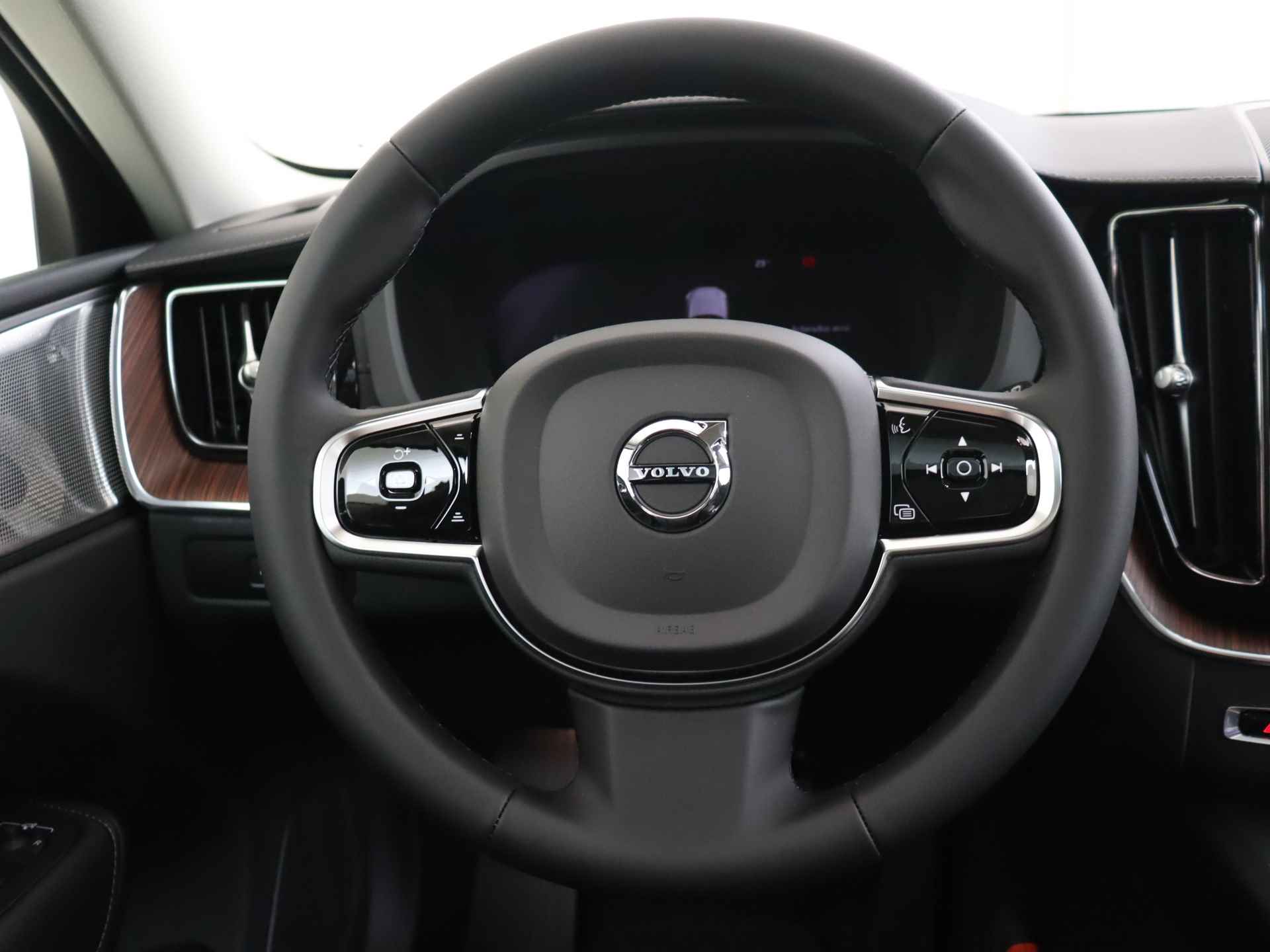 Volvo XC60 T6 AWD Ultimate Bright | Luchtvering | 360° Camera | Bowers & Wilkins | Massage | Ventilatie | Head-up Display | Panoramadak | T - 17/17