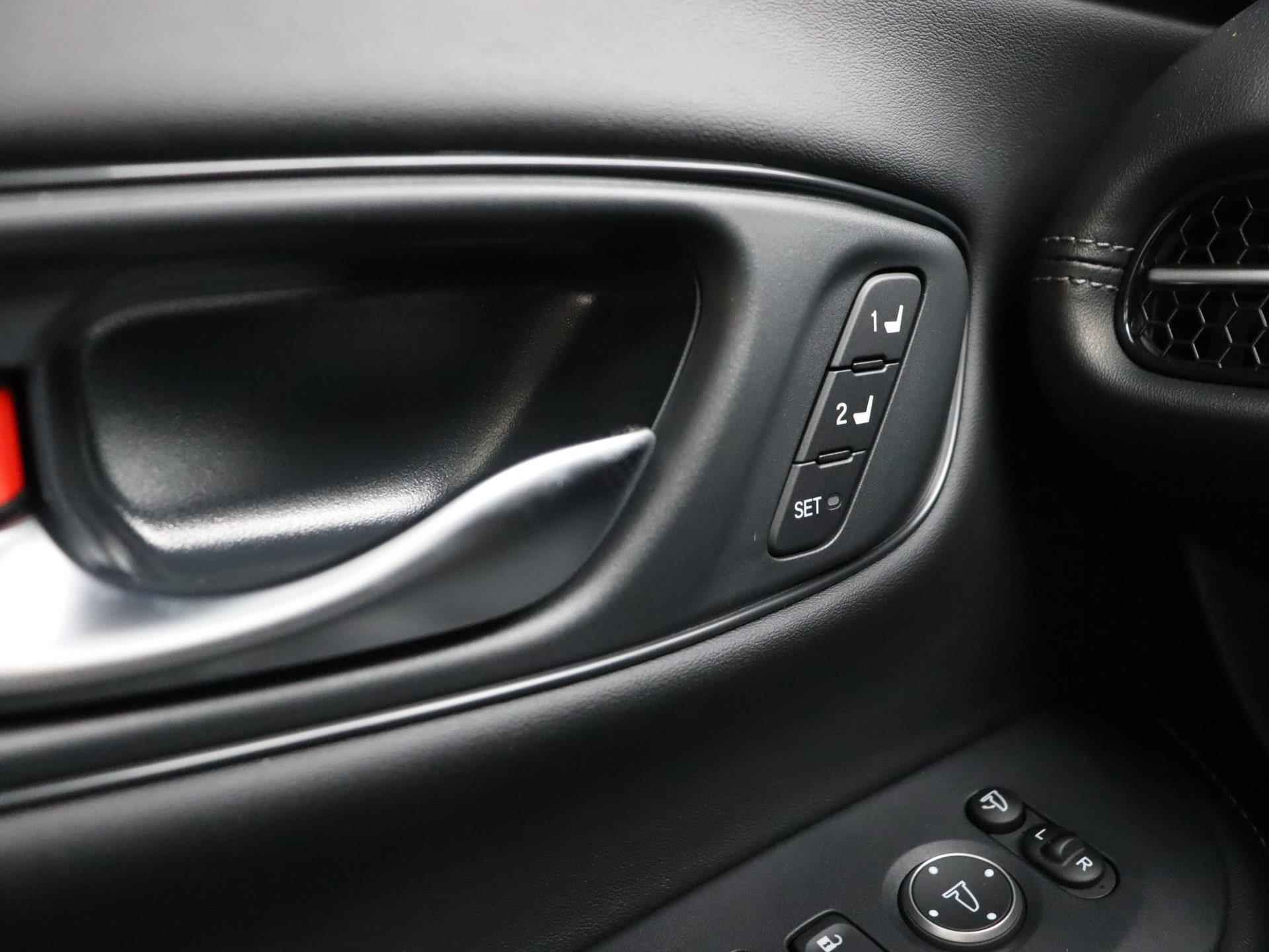 Honda ZR-V 2.0 e:HEV Advance | Direct rijden & met € 2500 voorraad voordeel! | Tot 10 jaar garantie!* | Full option | Panoramisch dak | Lederen interieur | - 16/40