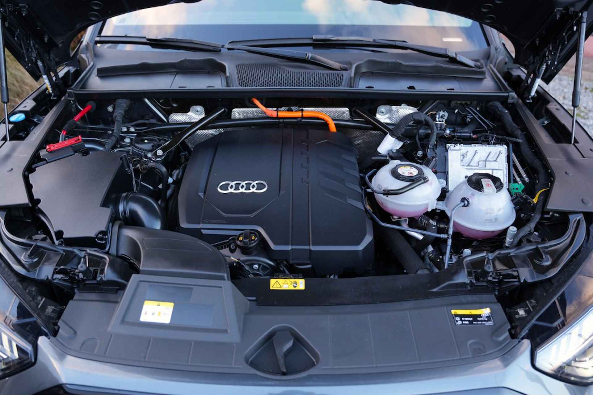 AUDI Q5 55 TFSI E S EDITION - 41/44