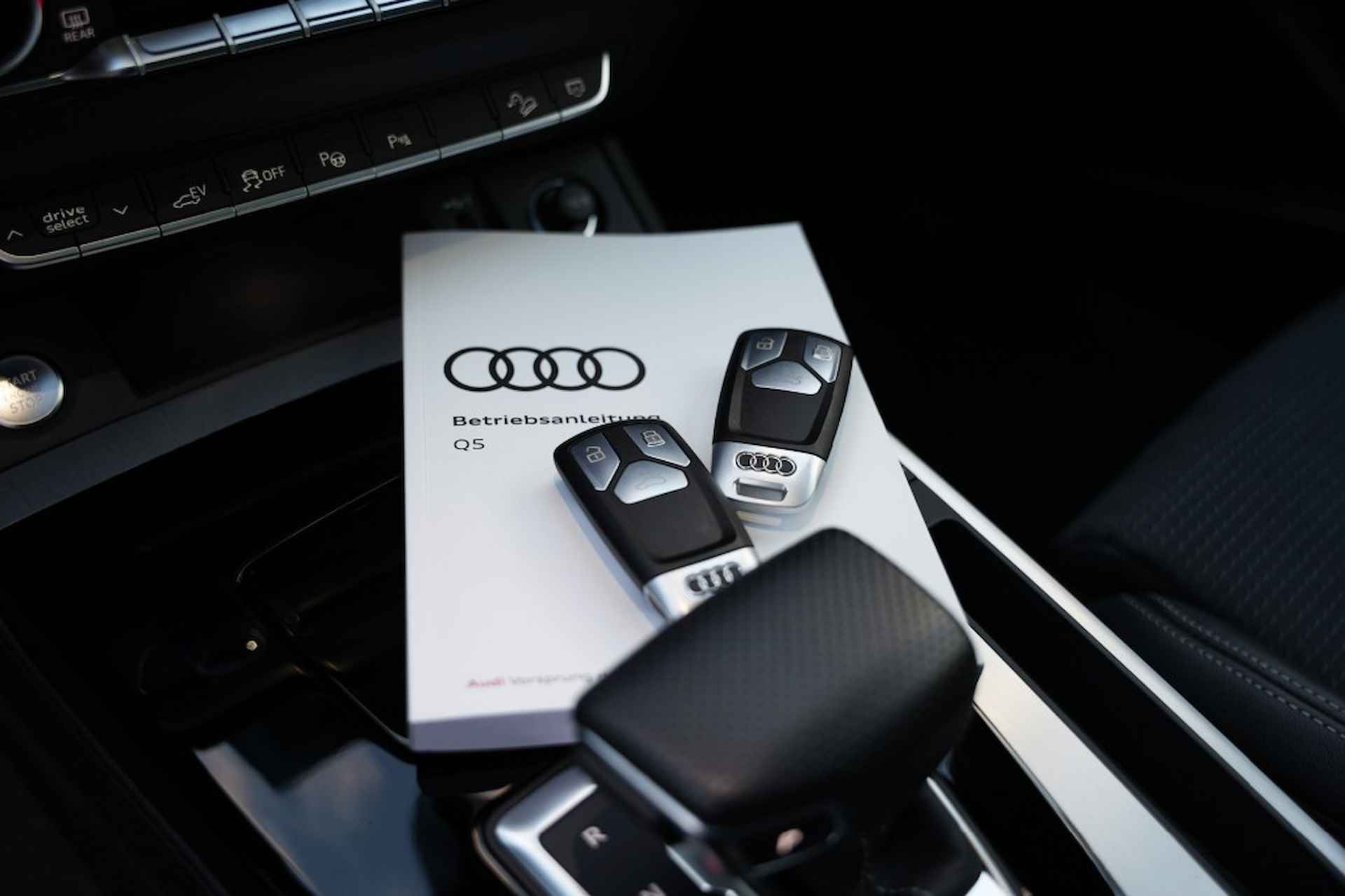 AUDI Q5 55 TFSI E S EDITION - 44/44