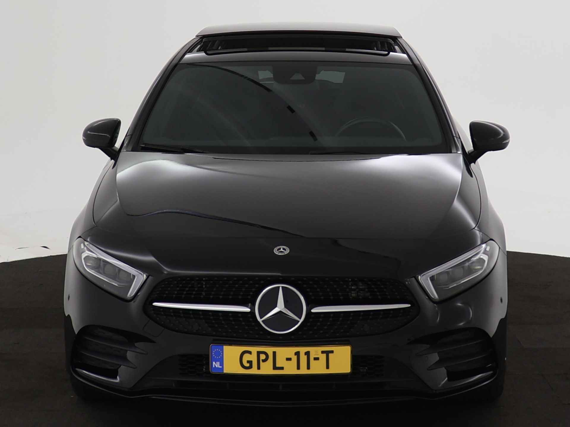 Mercedes-Benz A-Klasse 250 e AMG Plug-In Hybride | Panoramadak | Multibeam LED | Navigatie | Camera | Stoelverwarming | Inclusief 24 maanden MB Certified garantie voor Europa. - 28/45