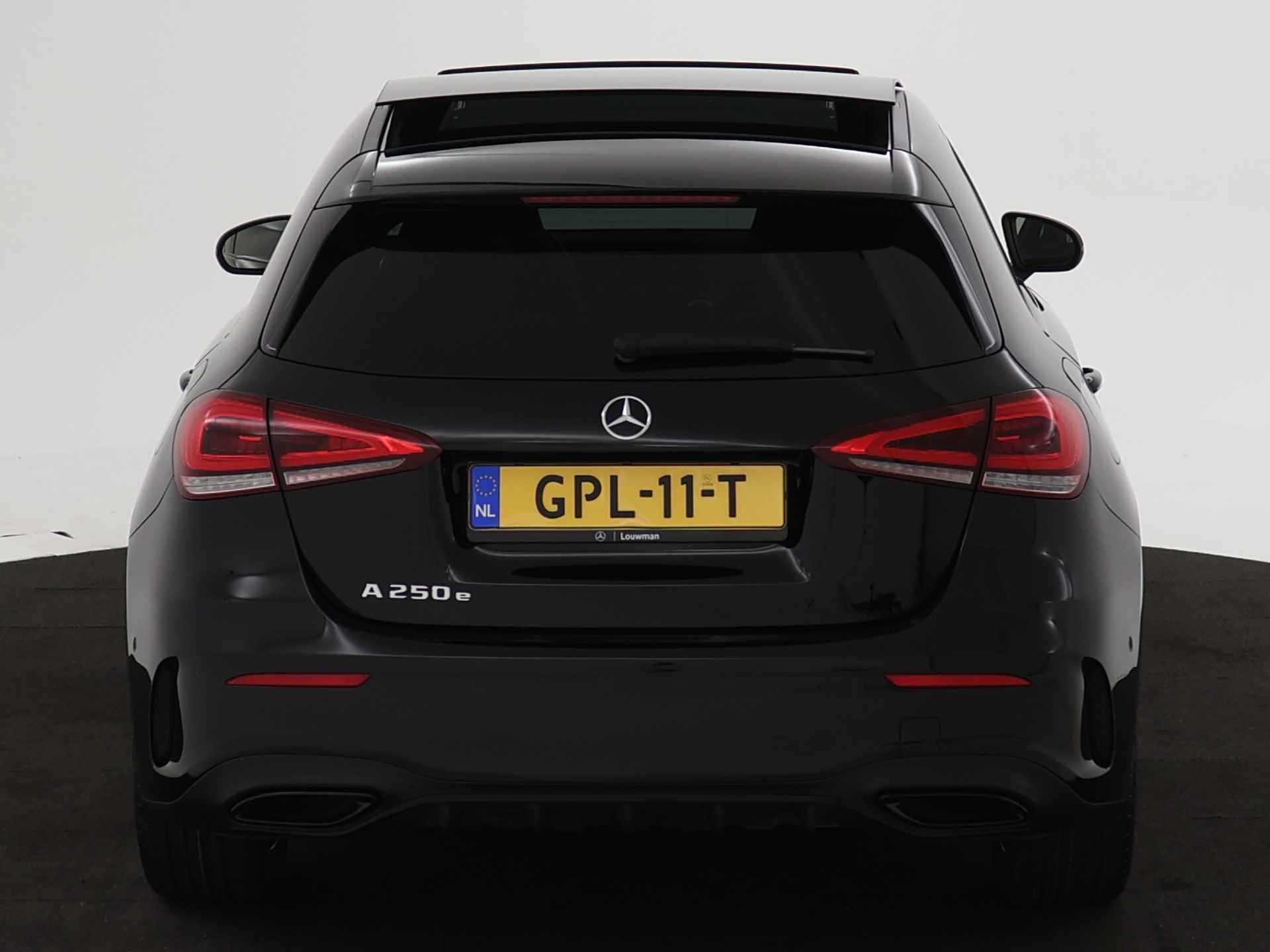 Mercedes-Benz A-Klasse 250 e AMG Plug-In Hybride | Panoramadak | Multibeam LED | Navigatie | Camera | Stoelverwarming | Inclusief 24 maanden MB Certified garantie voor Europa. - 30/45