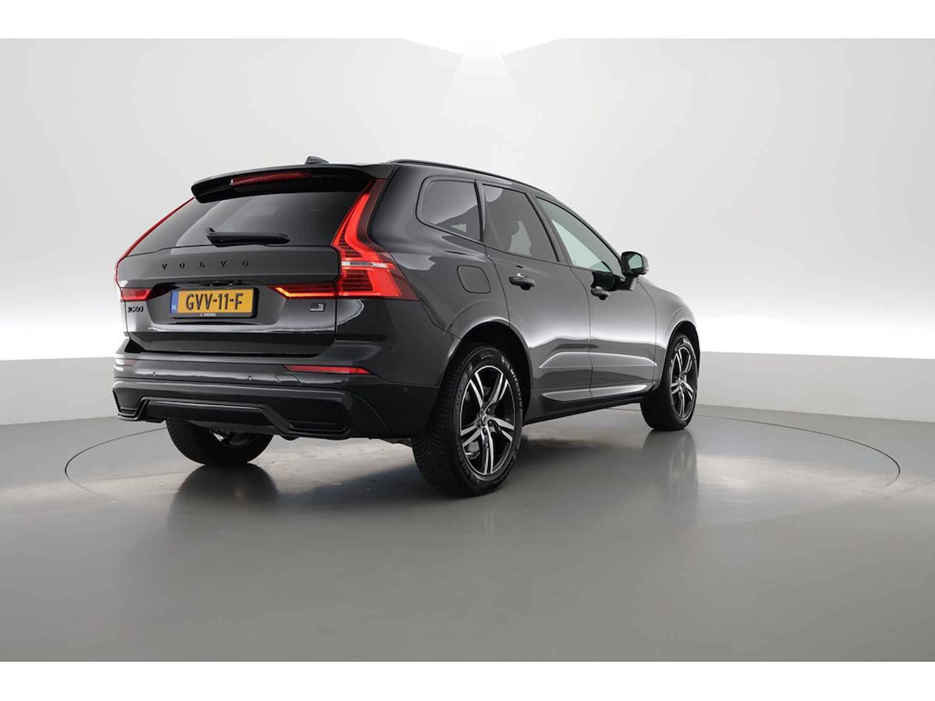 Volvo XC60 2.0 350PK T6 Plug-in hybrid AWD Plus Black Edition, Pano-dak, 360 camera - 2/31