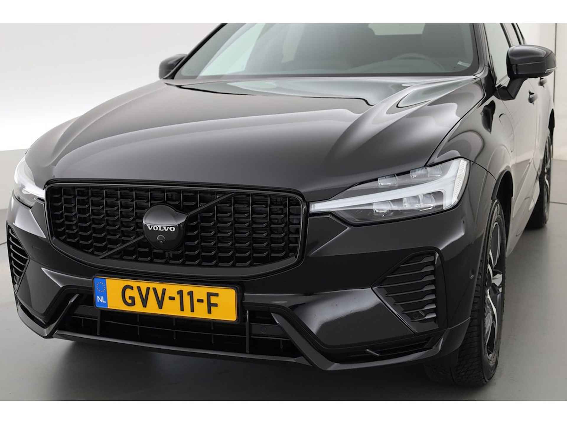 Volvo XC60 2.0 350PK T6 Plug-in hybrid AWD Plus Black Edition, Pano-dak, 360 camera - 3/31