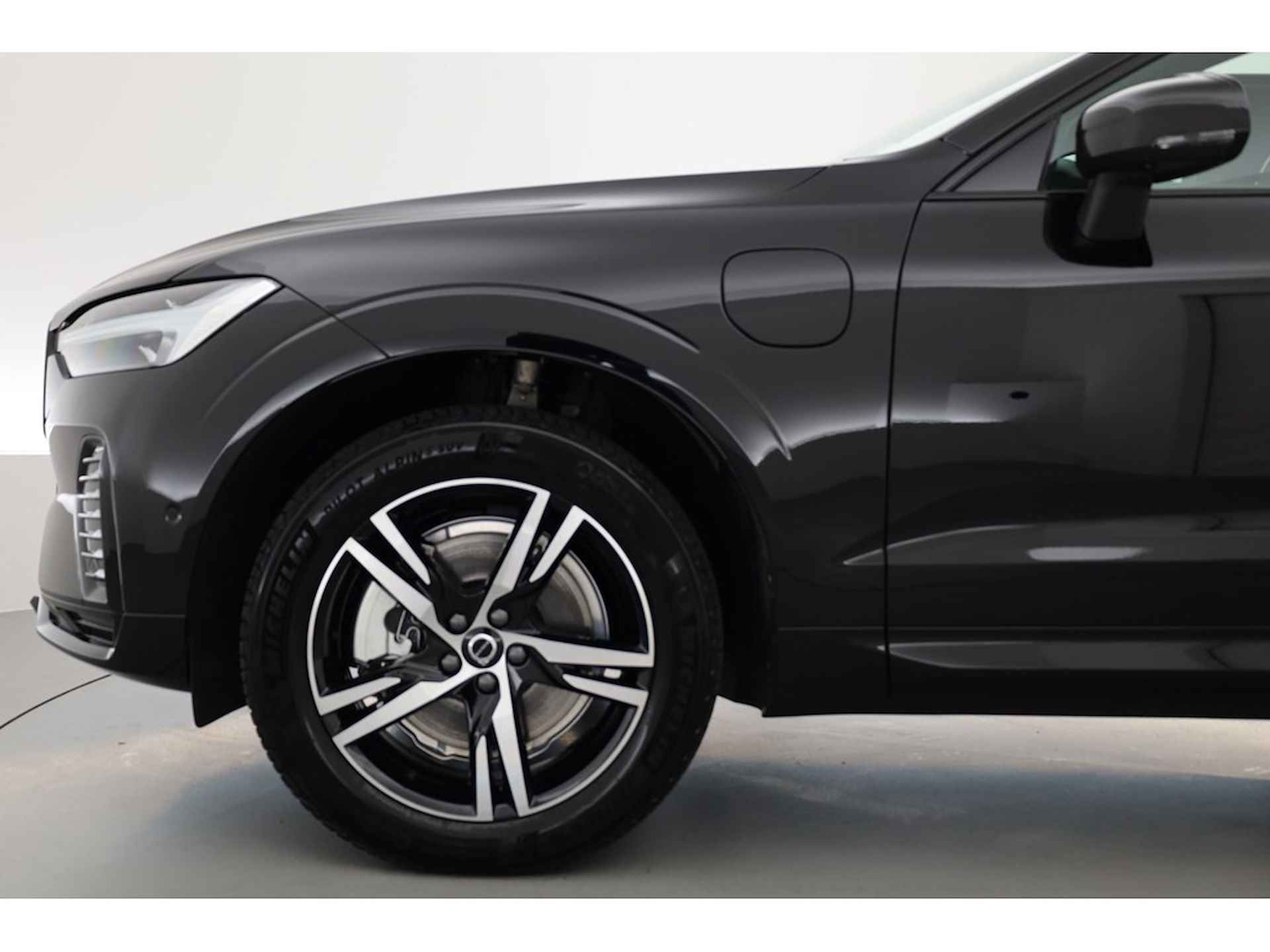 Volvo XC60 2.0 350PK T6 Plug-in hybrid AWD Plus Black Edition, Pano-dak, 360 camera - 4/31