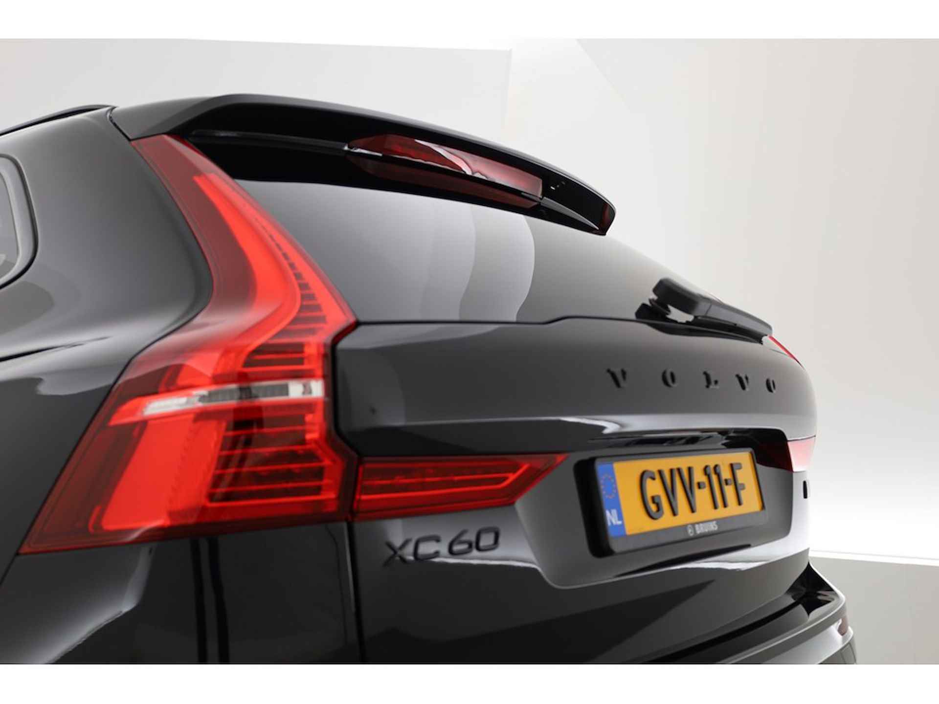 Volvo XC60 2.0 350PK T6 Plug-in hybrid AWD Plus Black Edition, Pano-dak, 360 camera - 5/31