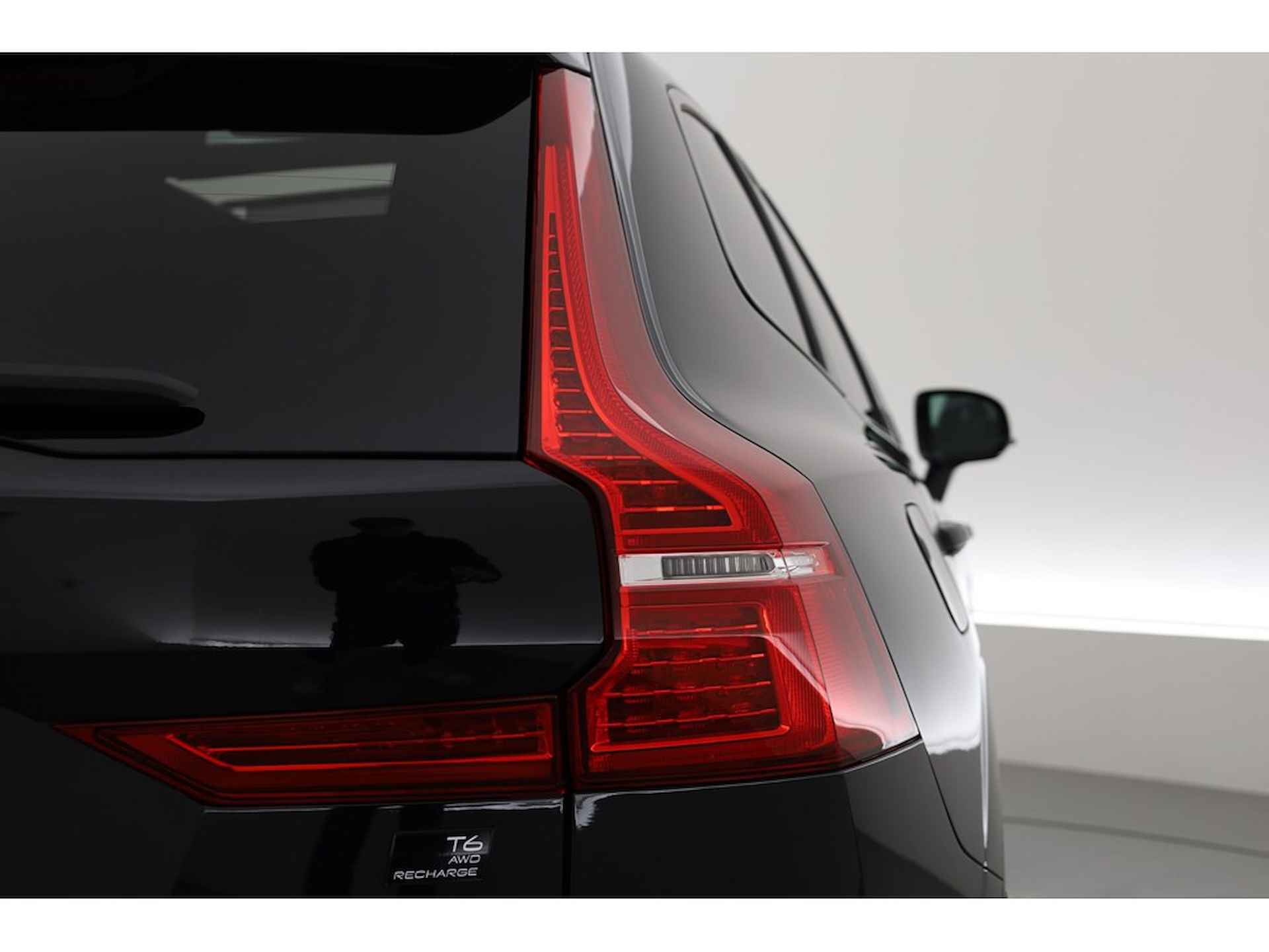 Volvo XC60 2.0 350PK T6 Plug-in hybrid AWD Plus Black Edition, Pano-dak, 360 camera - 7/31