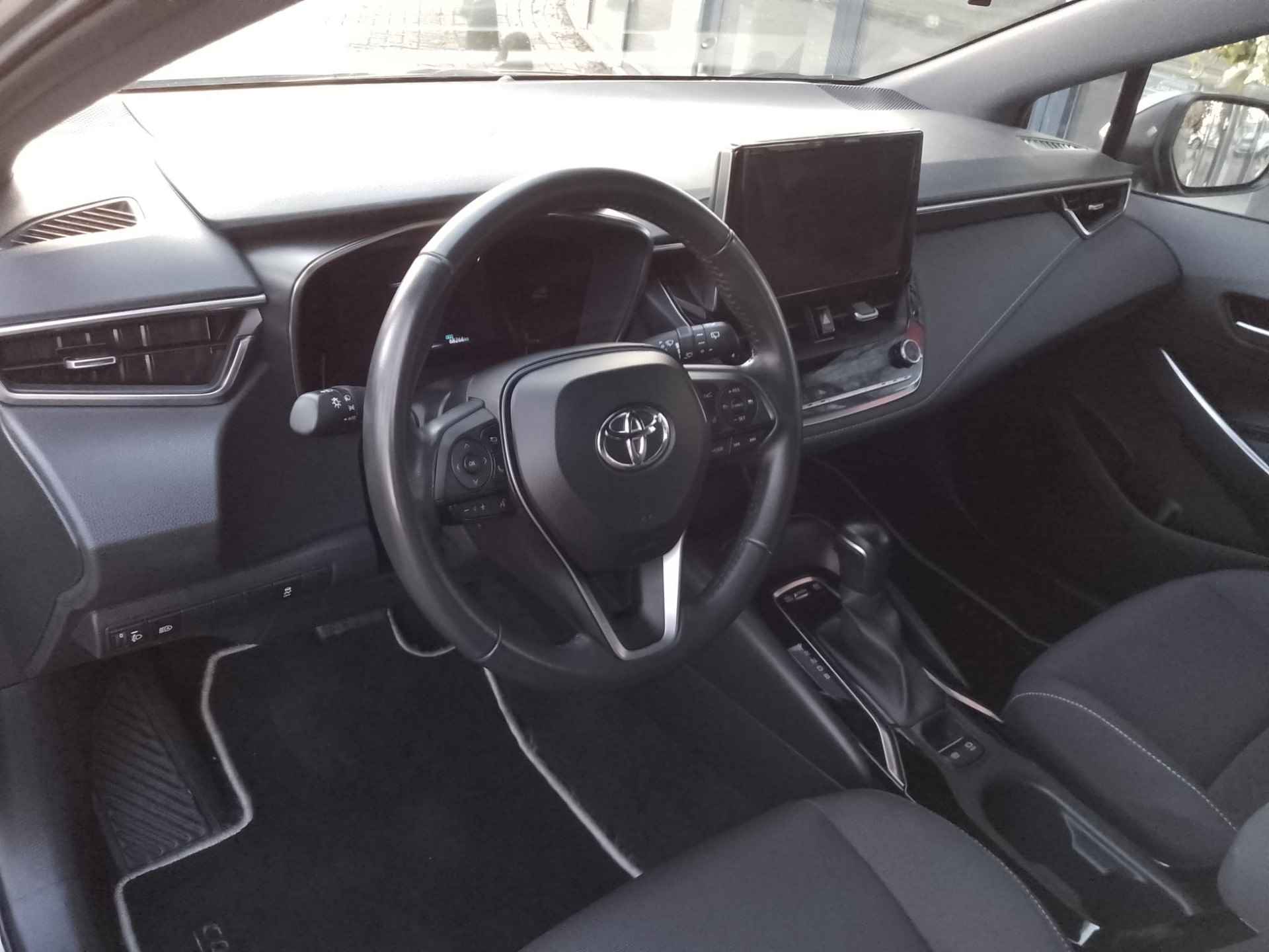 Toyota Corolla 1.8 Hybrid Active | Navigatie | PDC + Camera | Cruise Control | LM Velgen - 13/25