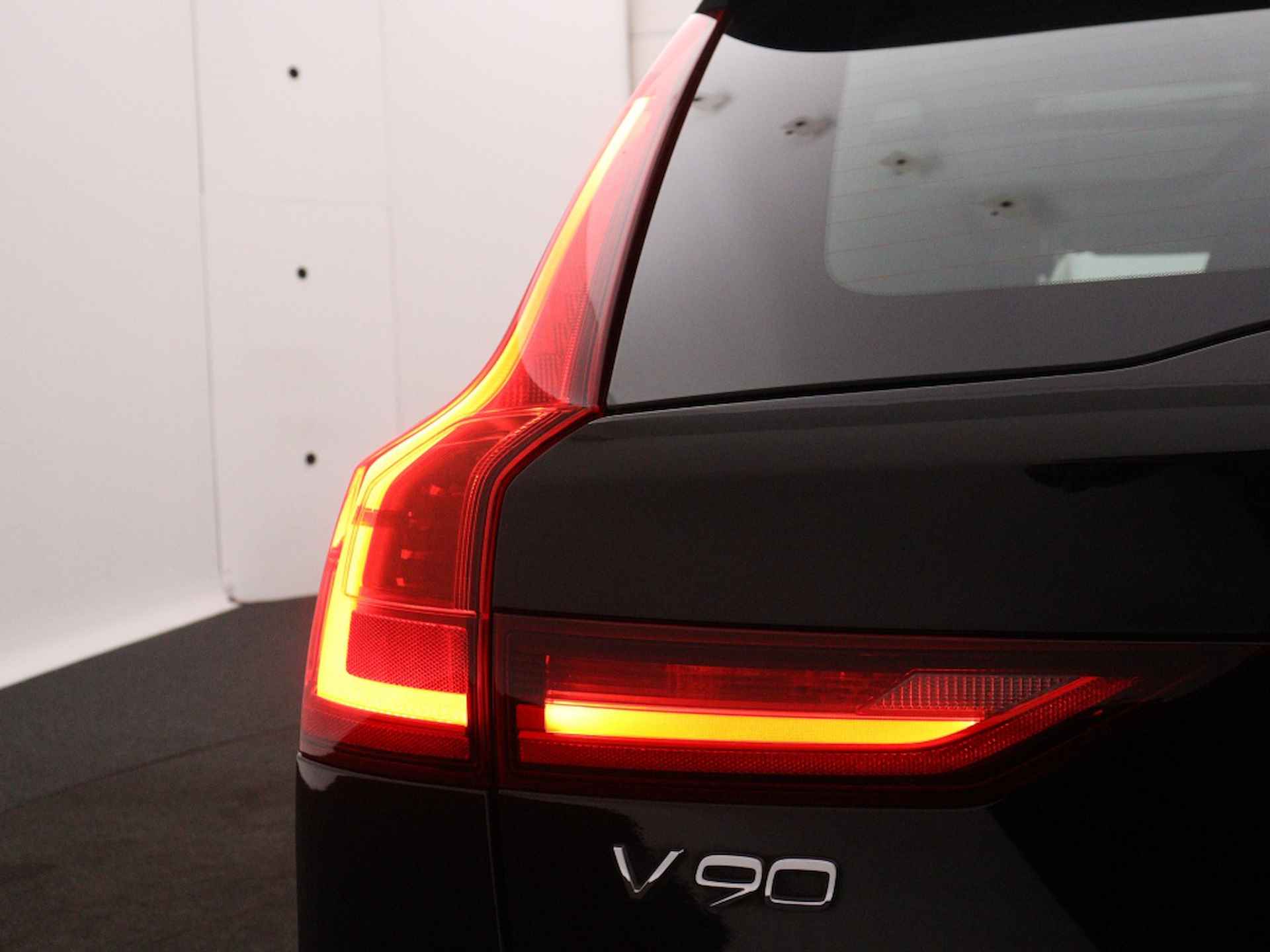 Volvo V90 2.0 T4 Business Luxury + - 41/41