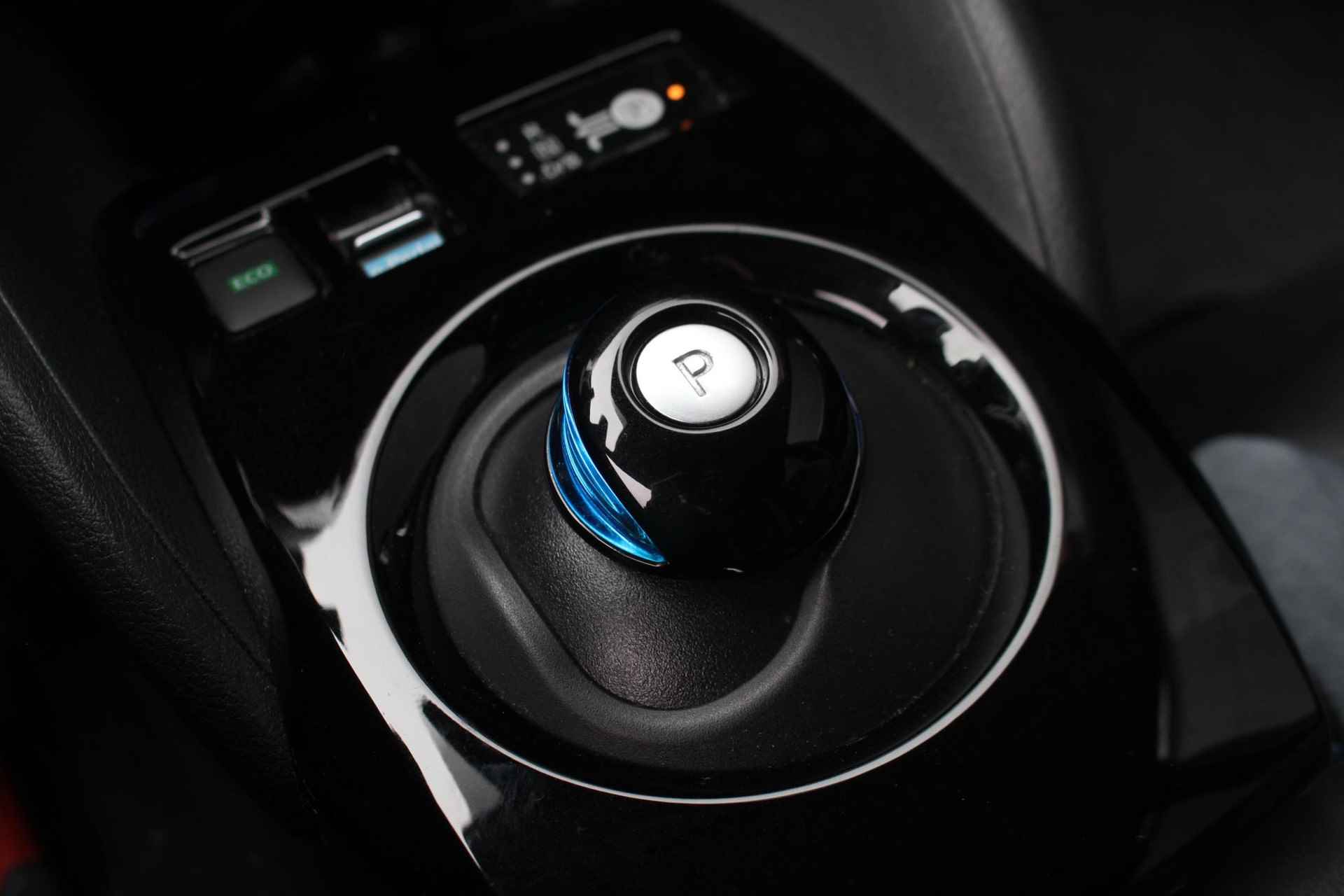 Nissan LEAF Tekna 40 kWh 150pk | BOSE | ProPILOT | Stoelverwarming | 360 Camera | Navigatie | LMV 17'' - 30/39