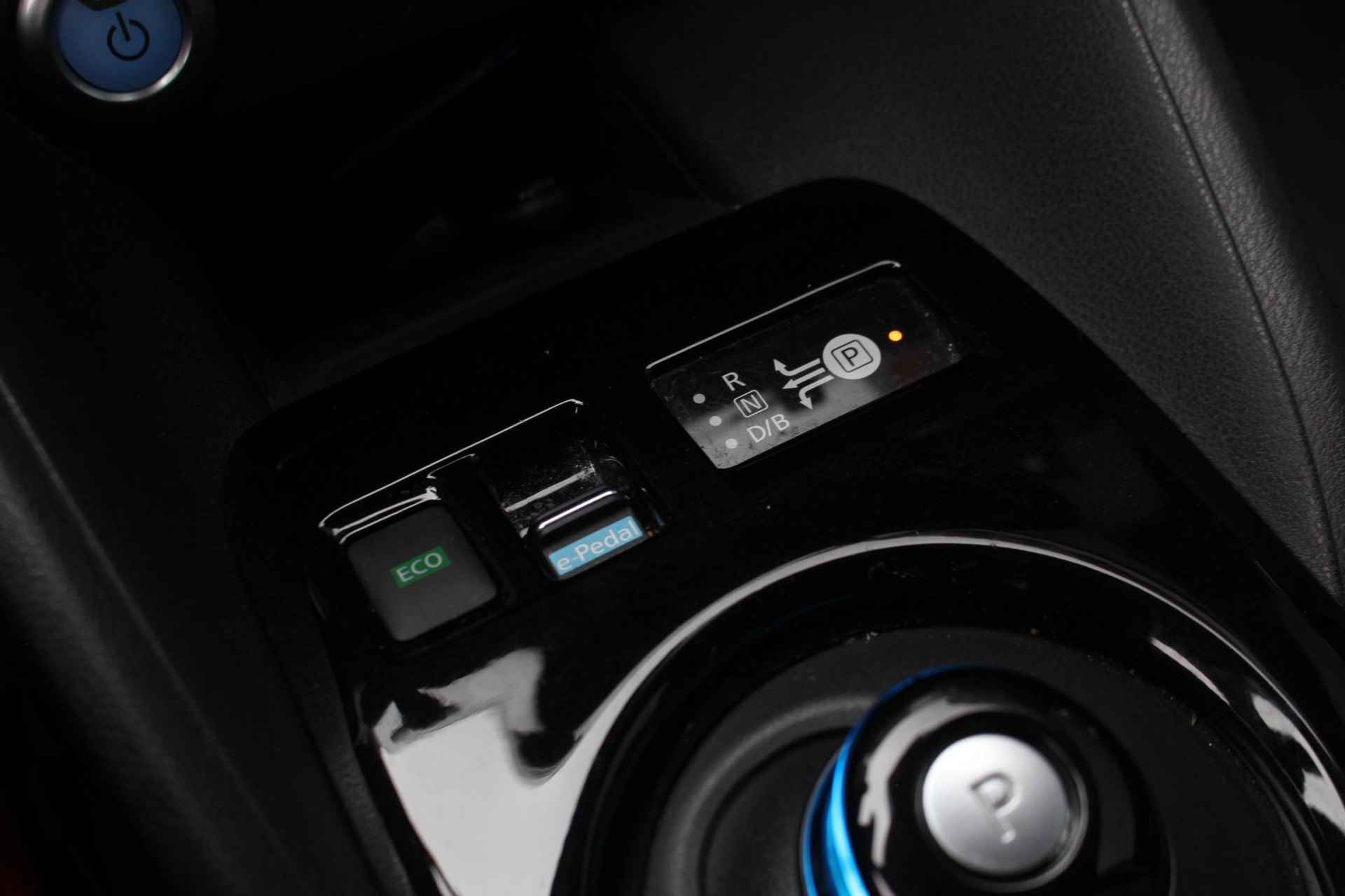 Nissan LEAF Tekna 40 kWh 150pk | BOSE | ProPILOT | Stoelverwarming | 360 Camera | Navigatie | LMV 17'' - 31/39