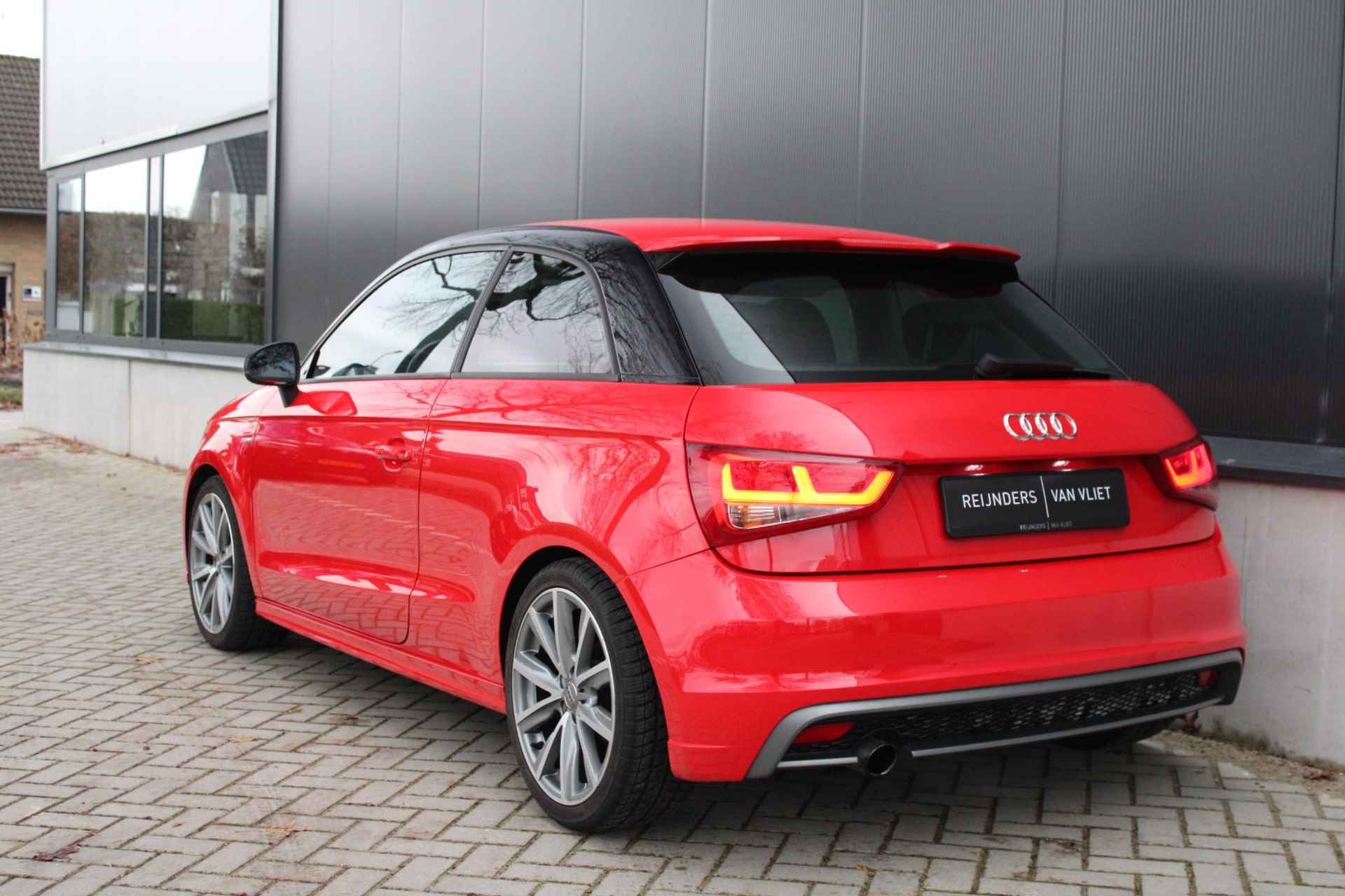 Audi A1 Limousine 1.2 TFSI Admired | S-Line | Armsteun | 17" LM | NL Auto | Dealer onderhouden | Navi | NAP | - 4/19