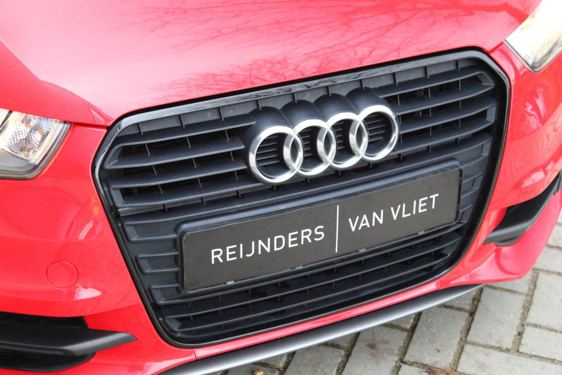 Audi A1 Limousine 1.2 TFSI Admired | S-Line | Armsteun | 17" LM | NL Auto | Dealer onderhouden | Navi | NAP | - 17/19