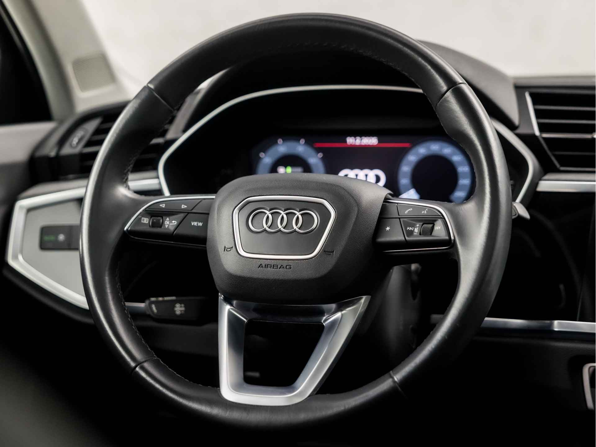 Audi Q3 Sportback 45 TFSI e S-Line Sport 245Pk Automaat (SCHUIFDAK, APPLE CARPLAY, GROOT NAVI, CLIMATE, LEDEREN SPORTSTOELEN, SFEERVERLICHTING, CAMERA, GETINT GLAS, CRUISE, NIEUWSTAAT) - 19/37