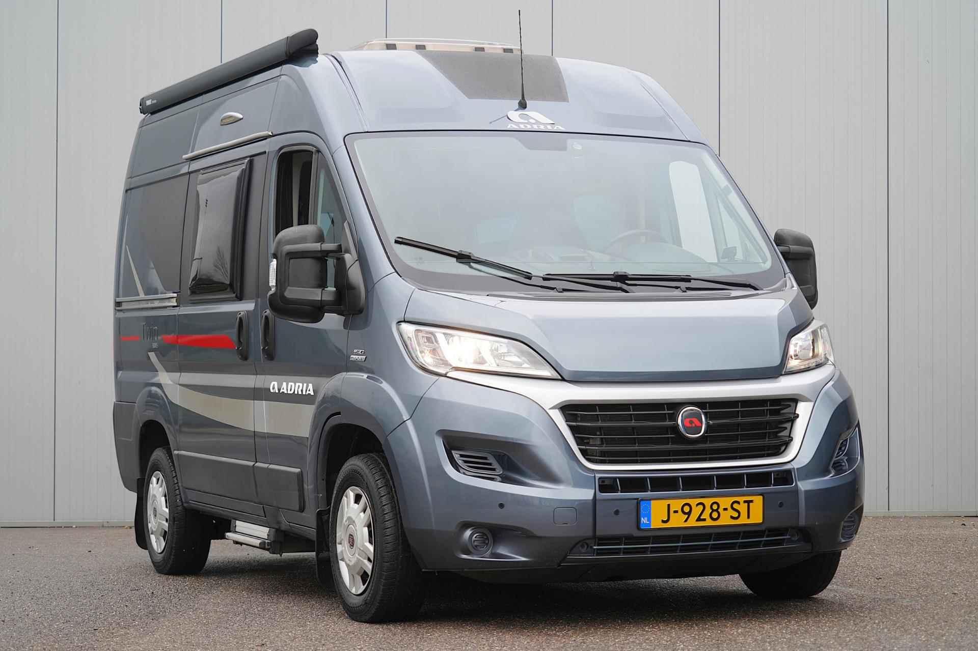 Adria TWIN 500 S / Automaat / Fietsendrager / Afn. Trekhaak / Toilet / Douche / Luchtvering / Camera - 54/61