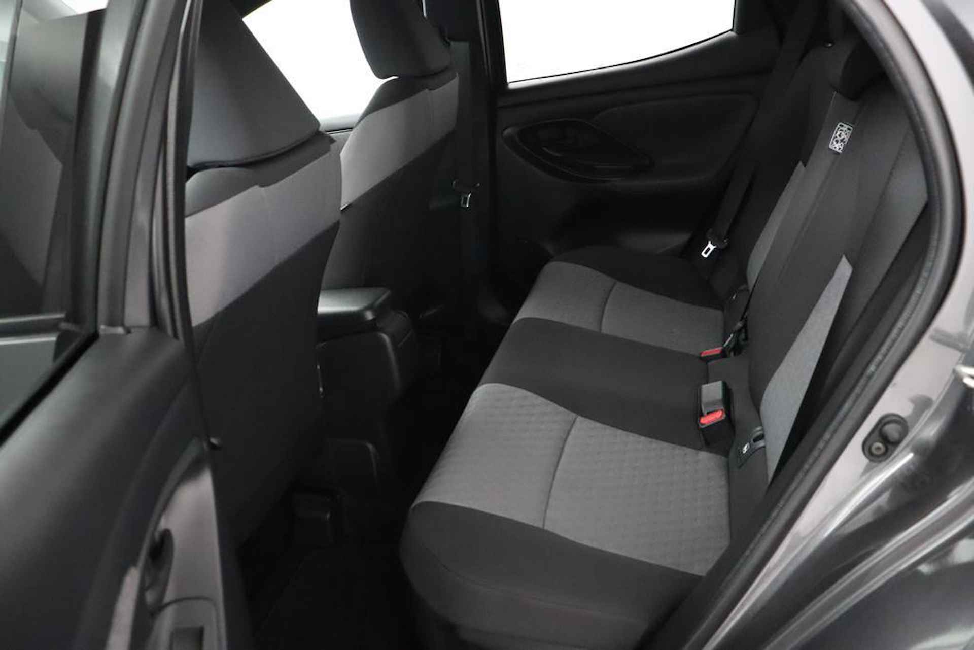 Toyota Yaris 1.5 Hybrid Tokyo Spirit | Navigatie | Climate-Control | Apple Carplay/Android Auto | - 18/48