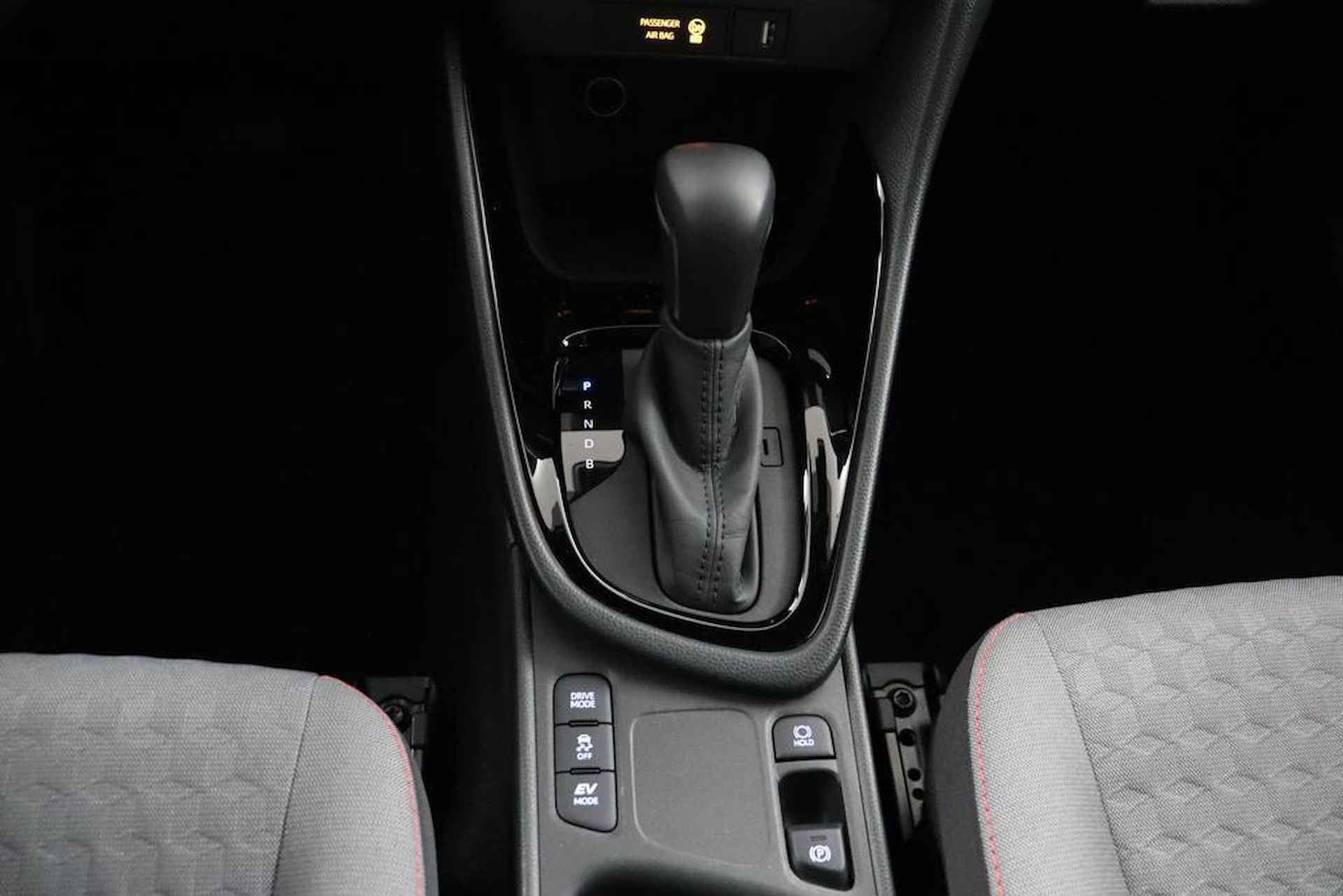 Toyota Yaris 1.5 Hybrid Tokyo Spirit | Navigatie | Climate-Control | Apple Carplay/Android Auto | - 26/48