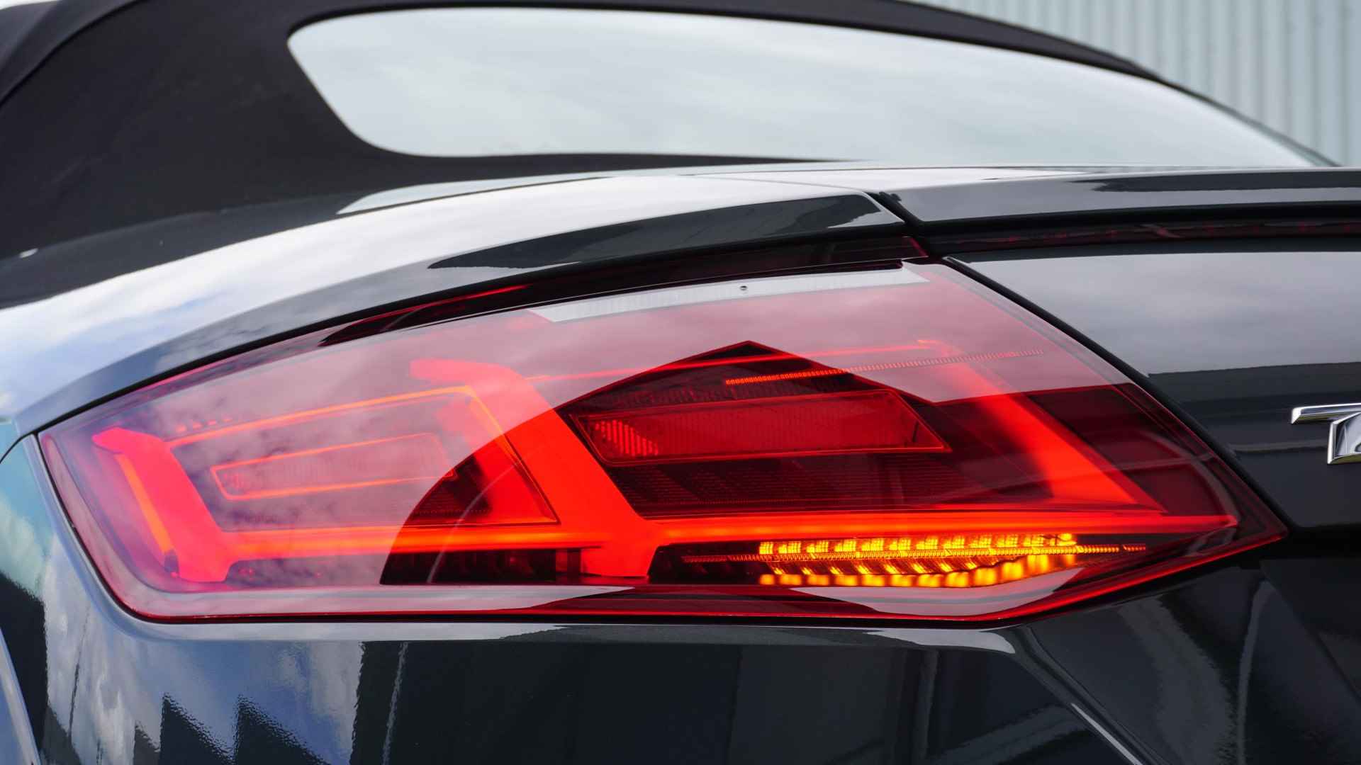 Audi TT Roadster 1.8 TFSI 180pk 2x S-Line B&O Virtual Cockpit Alcantara/Leder Drive Select LED 18inch LM *Nano Grey* Complete TT - 60/64