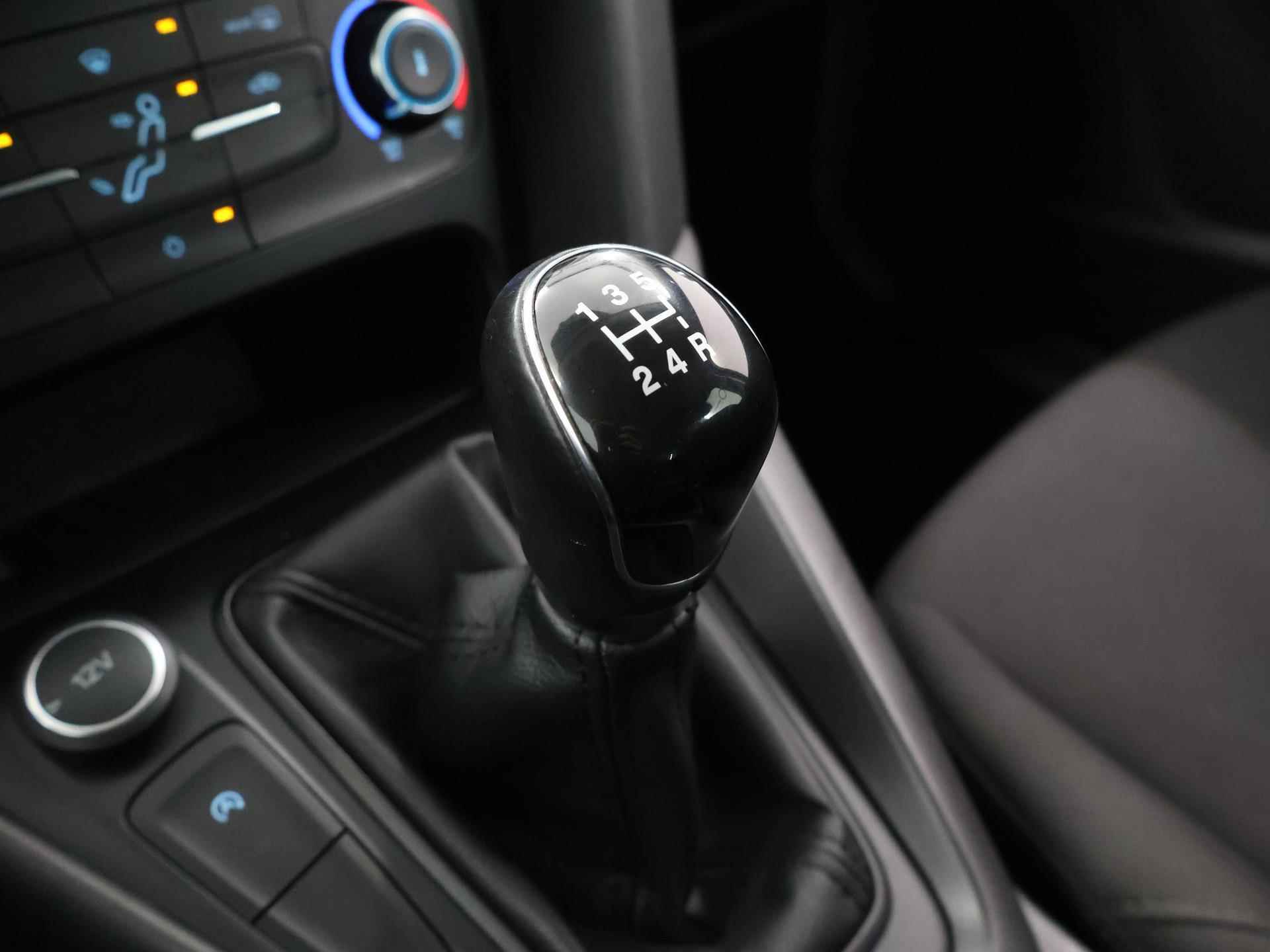 Ford Focus Wagon 1.0 Ecoboost Trend | Navigatie | Parkeersensoren | Cruise Control | Airco | - 27/40