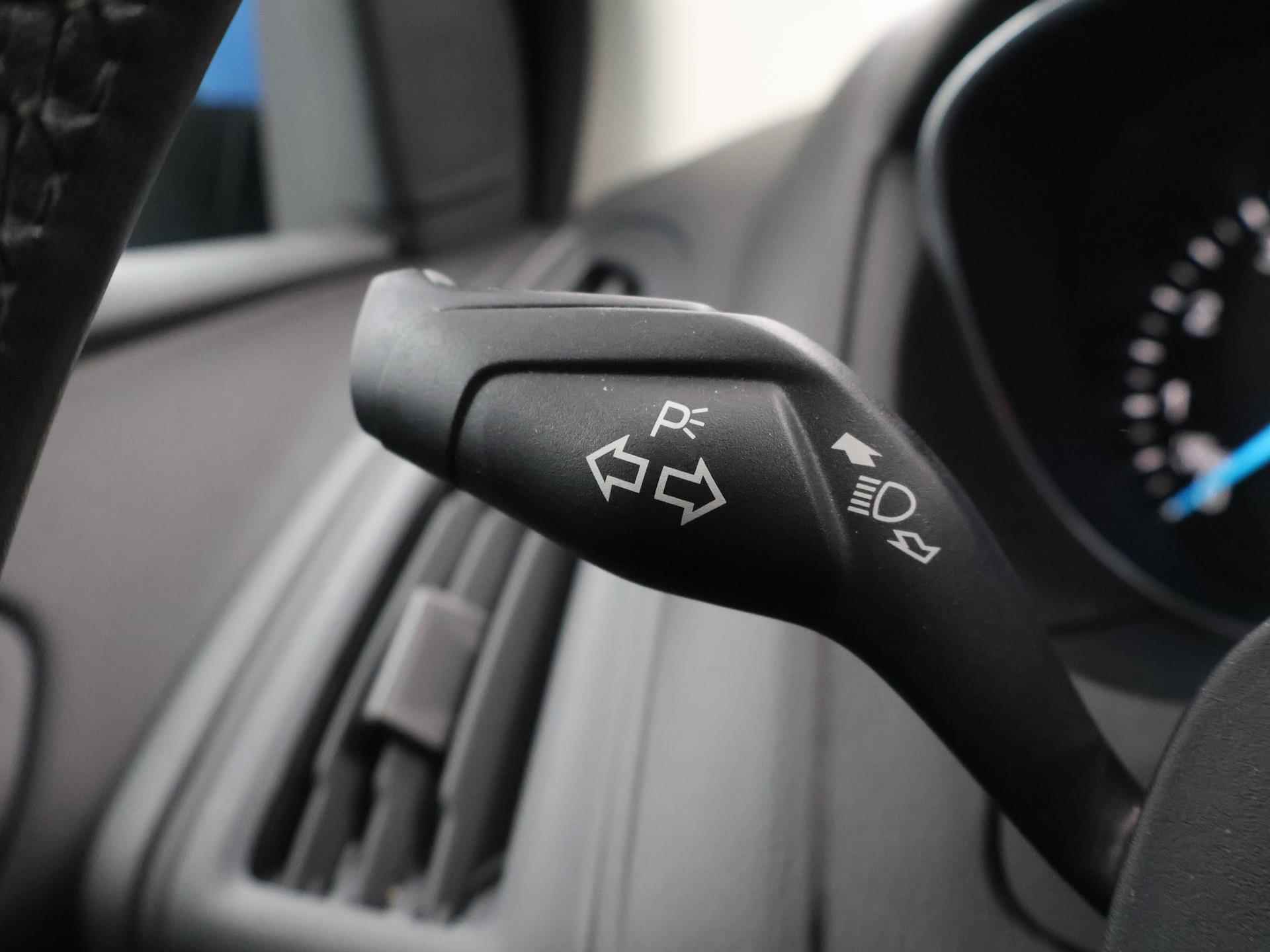 Ford Focus Wagon 1.0 Ecoboost Trend | Navigatie | Parkeersensoren | Cruise Control | Airco | - 32/40