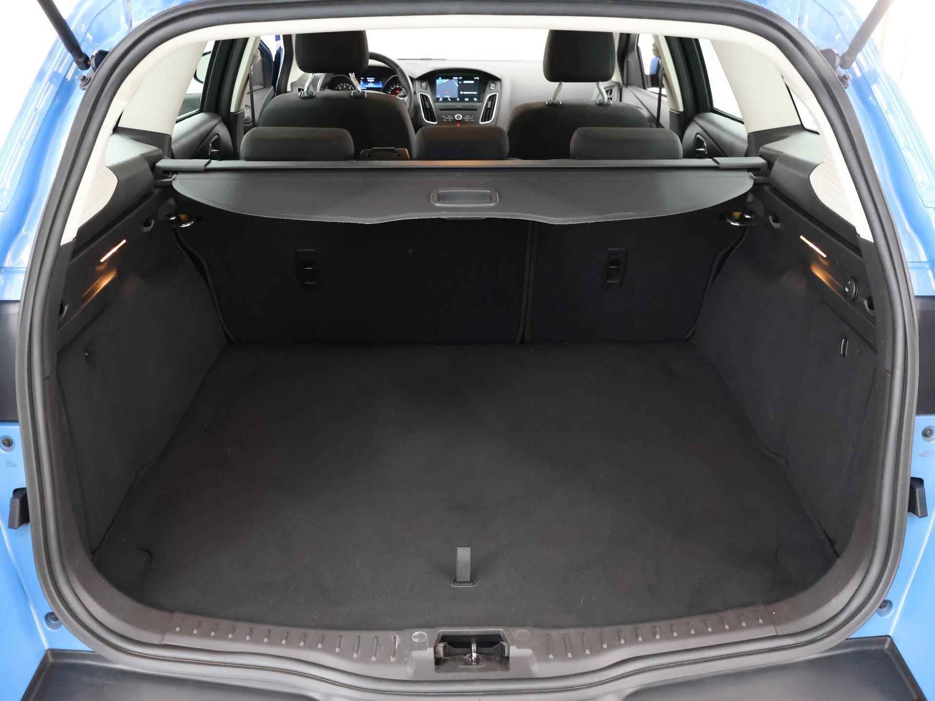 Ford Focus Wagon 1.0 Ecoboost Trend | Navigatie | Parkeersensoren | Cruise Control | Airco | - 35/40