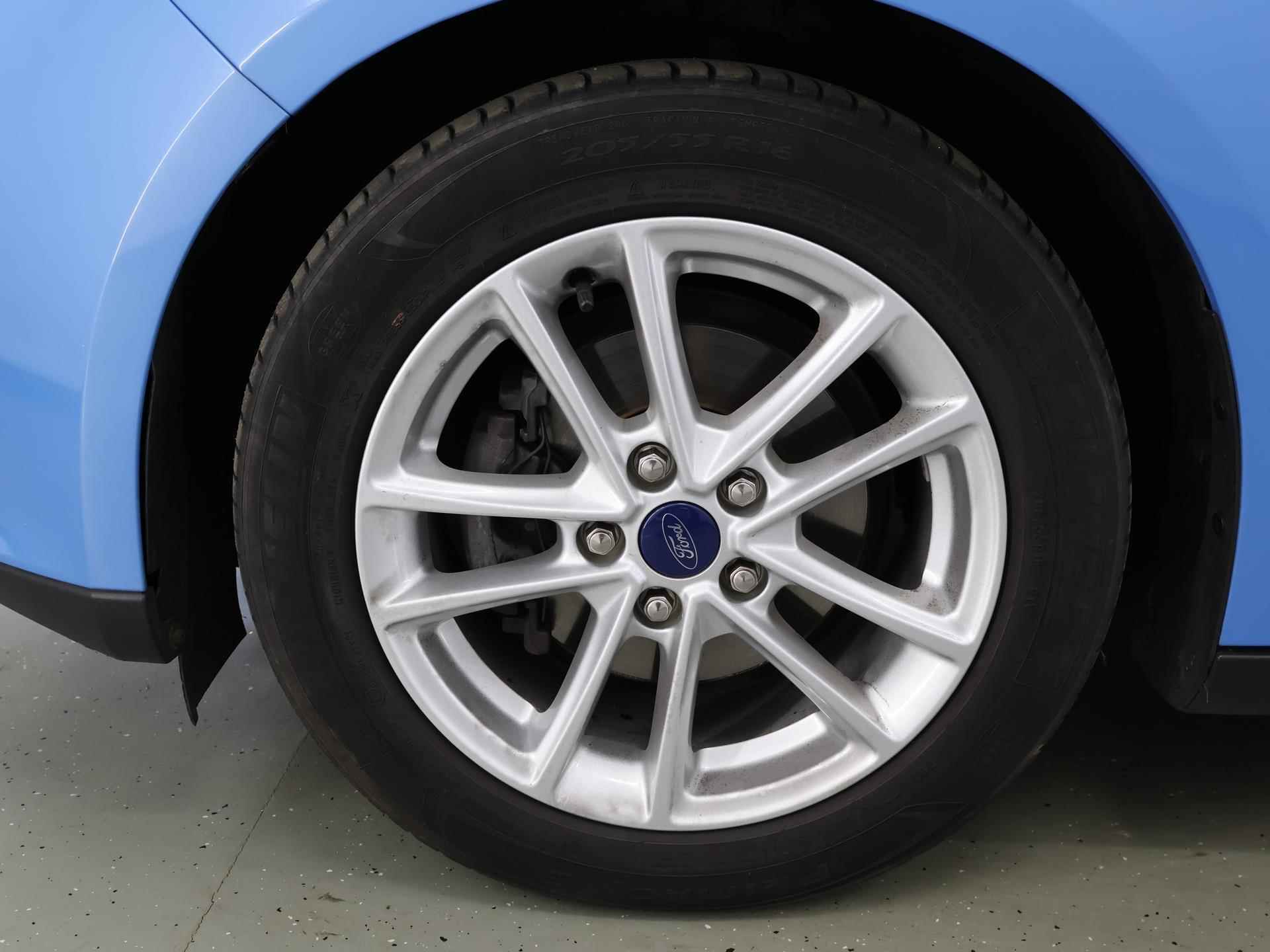 Ford Focus Wagon 1.0 Ecoboost Trend | Navigatie | Parkeersensoren | Cruise Control | Airco | - 39/40