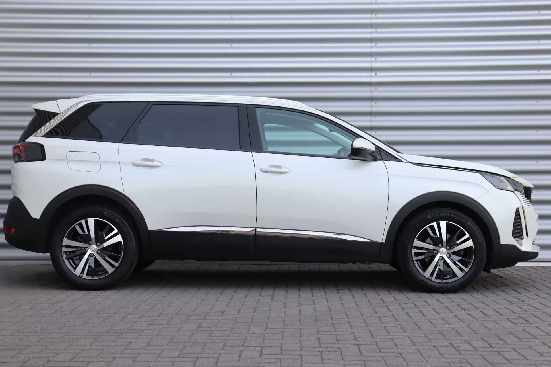 Peugeot 5008 1.2 PURETECH 130PK 7-ZITS ALLURE PACK AUTOMAAT / NAVI / CLIMA / PDC / 18" LMV / CAMERA / KEYLESS / FULL-LED / WINTERPAKKET / 1E - 3/43