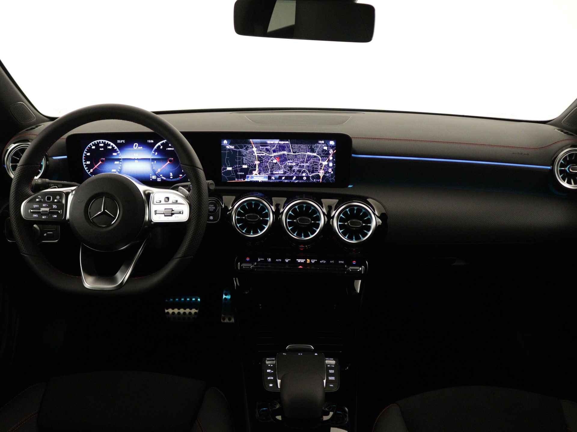 Mercedes-Benz CLA-Klasse Shooting Brake 180 AMG Line | Nightpakket | Dodehoekassistent | KEYLESS GO-comfortpakket | Stoelverwarming vooraan | Parkeerpakket met achteruitrijcamera | EASY PACK achterklep | - 5/38