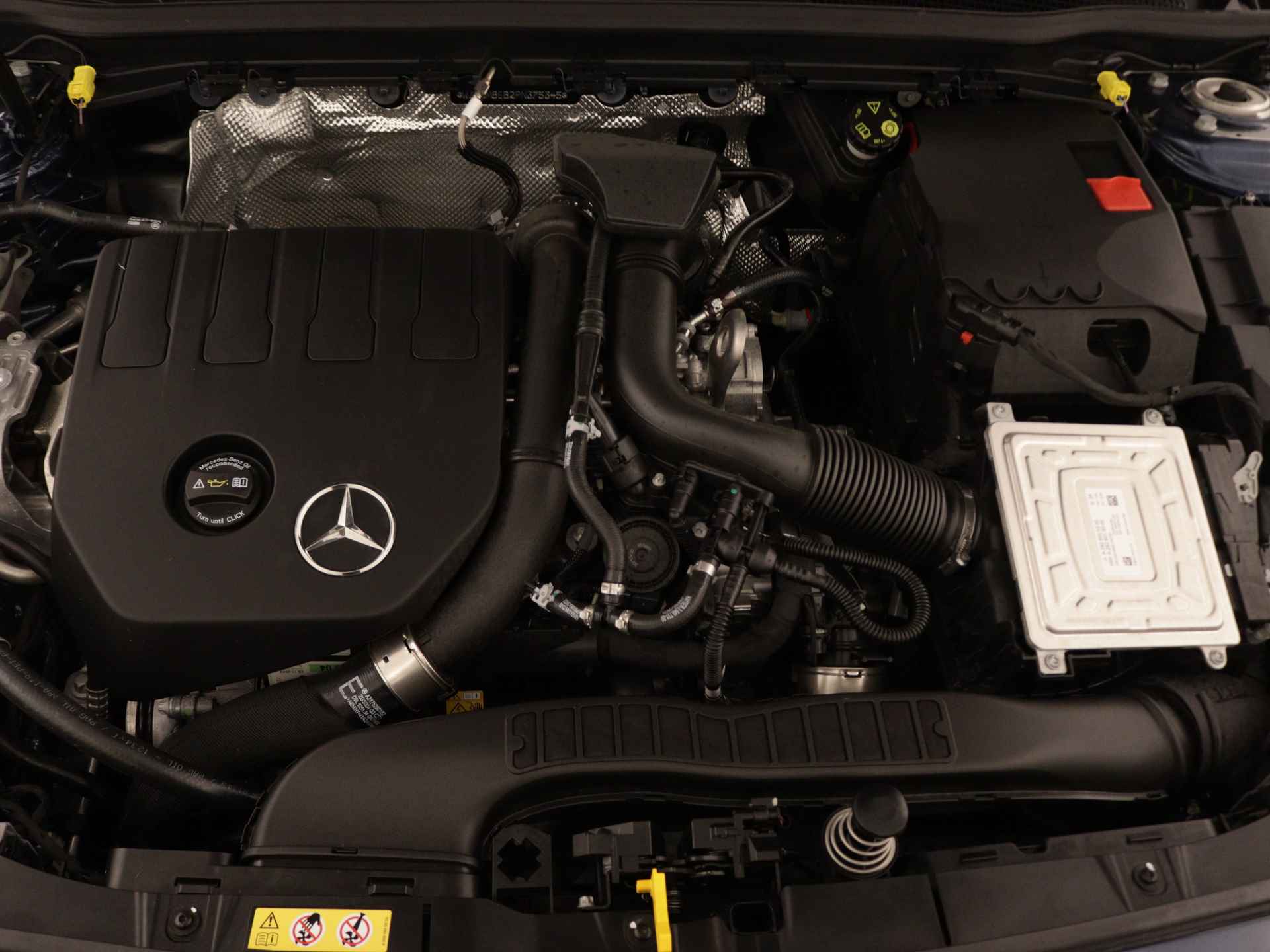 Mercedes-Benz CLA-Klasse Shooting Brake 180 AMG Line | Nightpakket | Dodehoekassistent | KEYLESS GO-comfortpakket | Stoelverwarming vooraan | Parkeerpakket met achteruitrijcamera | EASY PACK achterklep | - 35/38