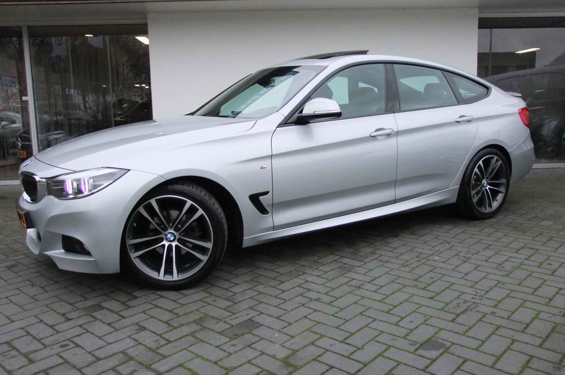 BMW 3-serie Gran Turismo 320i High Executive / M Pakket/ Panorama/ 19 inch/ Stoelverwarming/ NL auto - 2/44