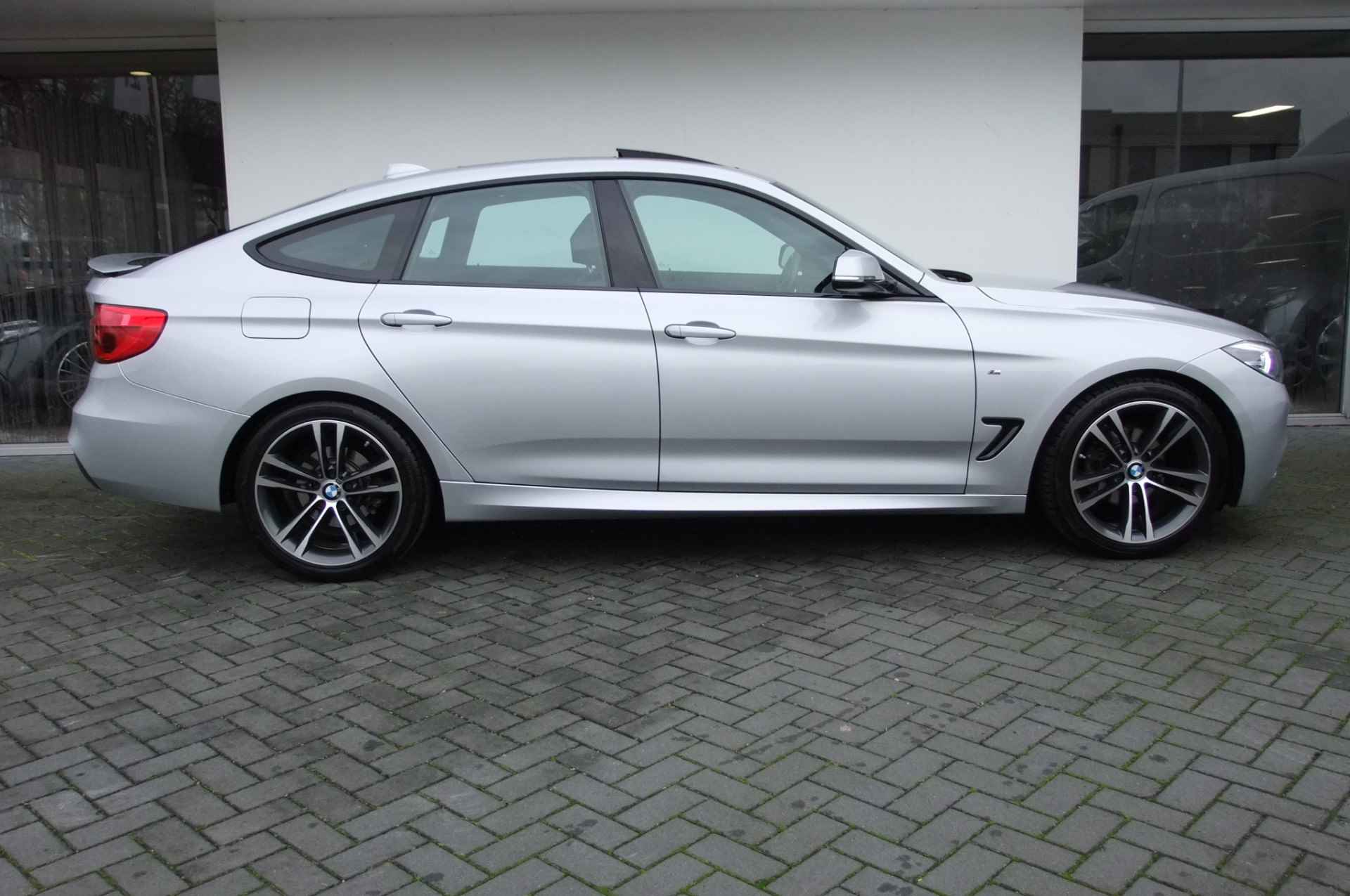 BMW 3-serie Gran Turismo 320i High Executive / M Pakket/ Panorama/ 19 inch/ Stoelverwarming/ NL auto - 10/44