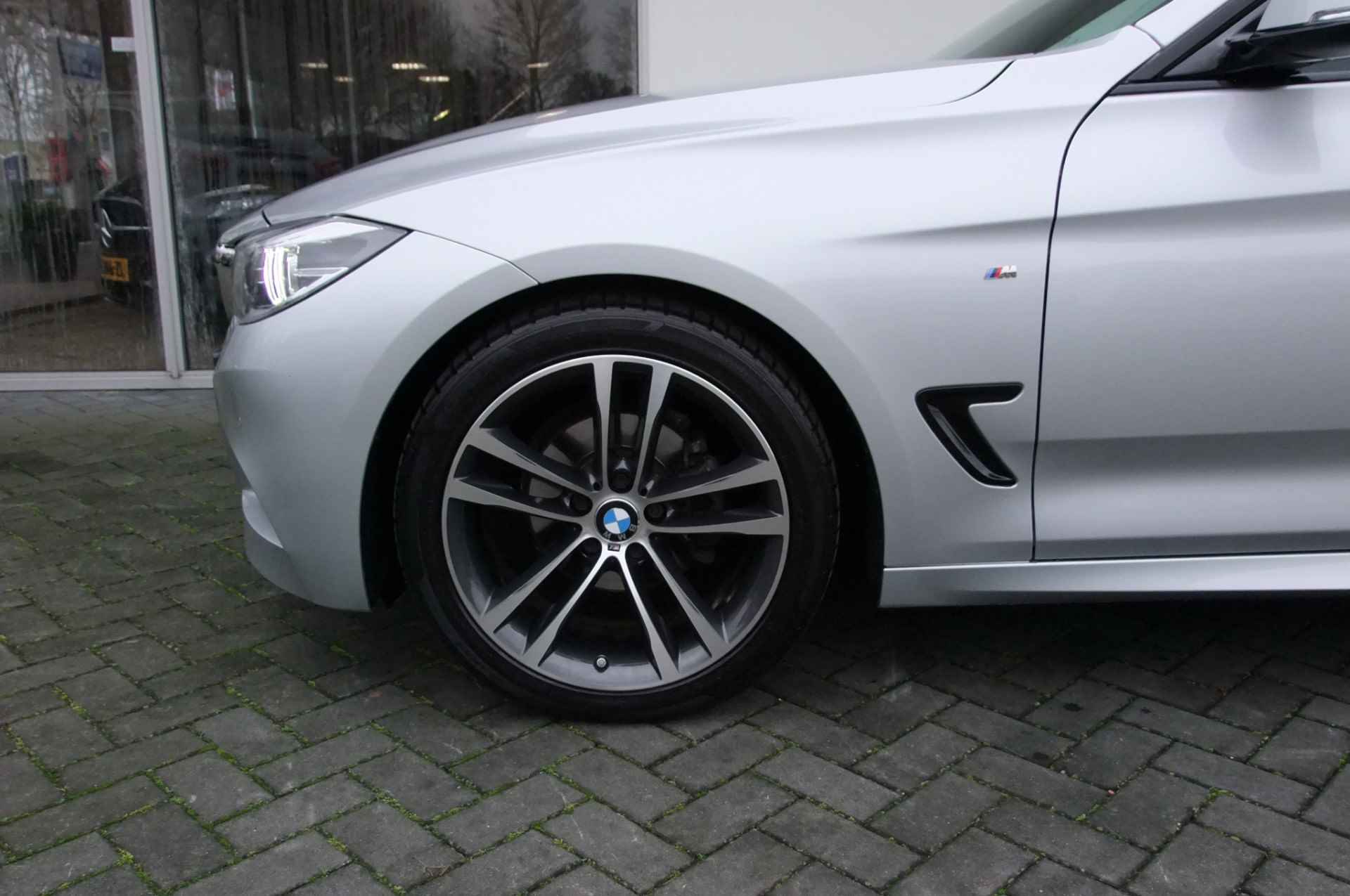 BMW 3-serie Gran Turismo 320i High Executive / M Pakket/ Panorama/ 19 inch/ Stoelverwarming/ NL auto - 12/44